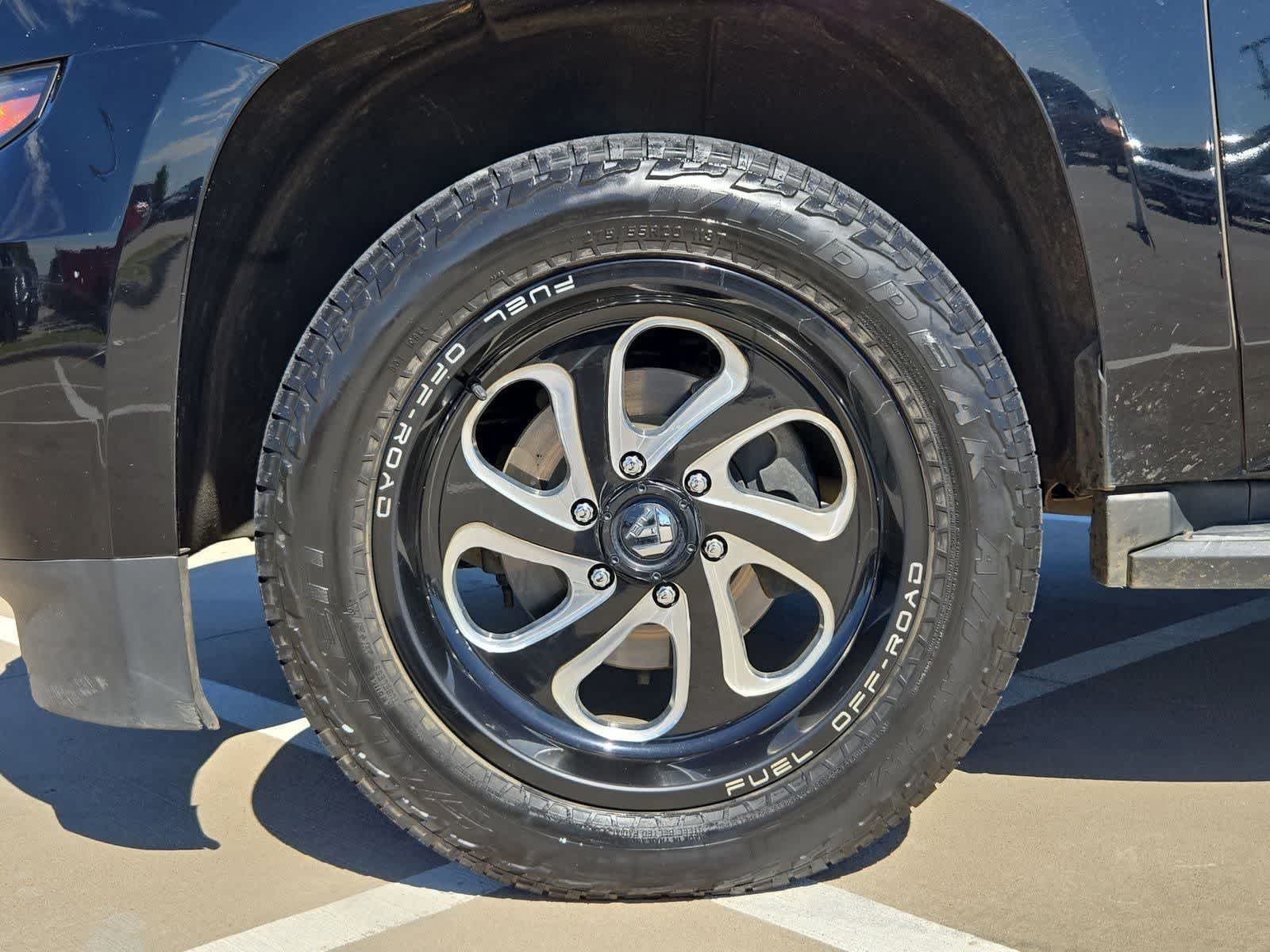 Thumbnail: 2019 Chevrolet Tahoe - 15