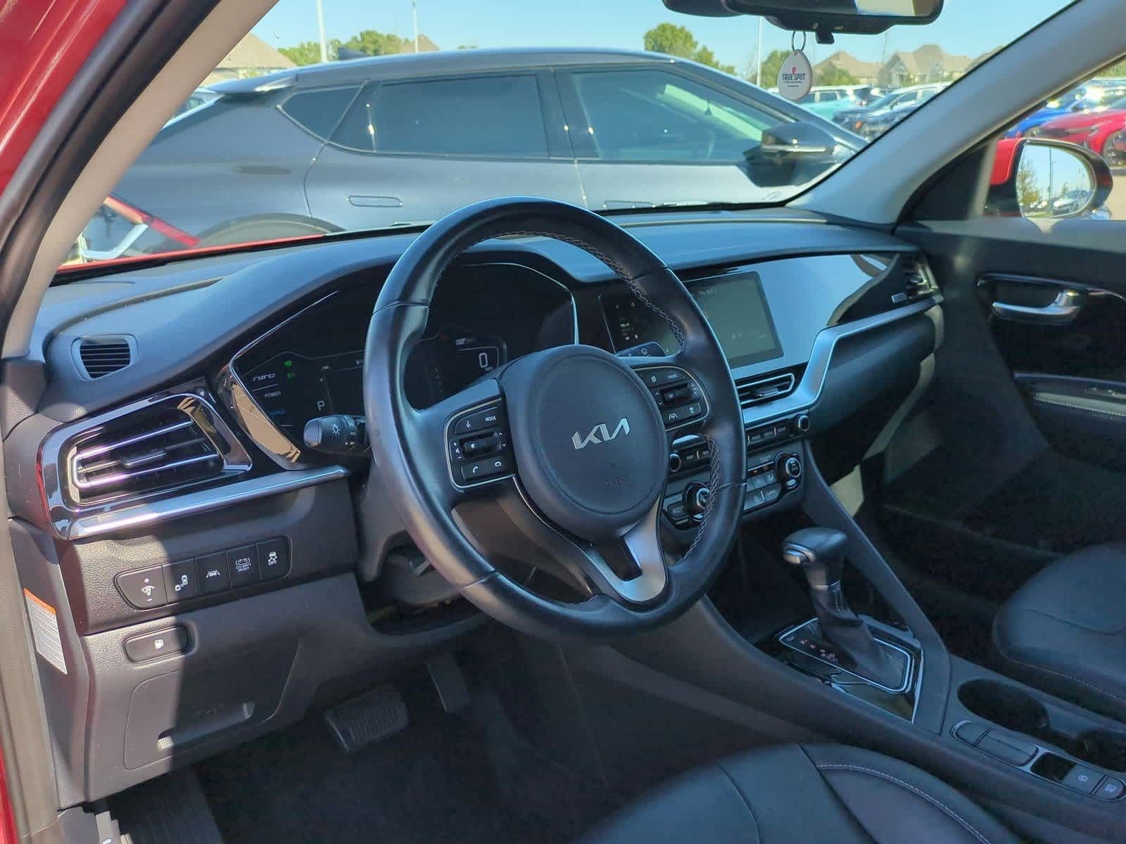 2022 Kia Niro Touring Special Edition photo 2