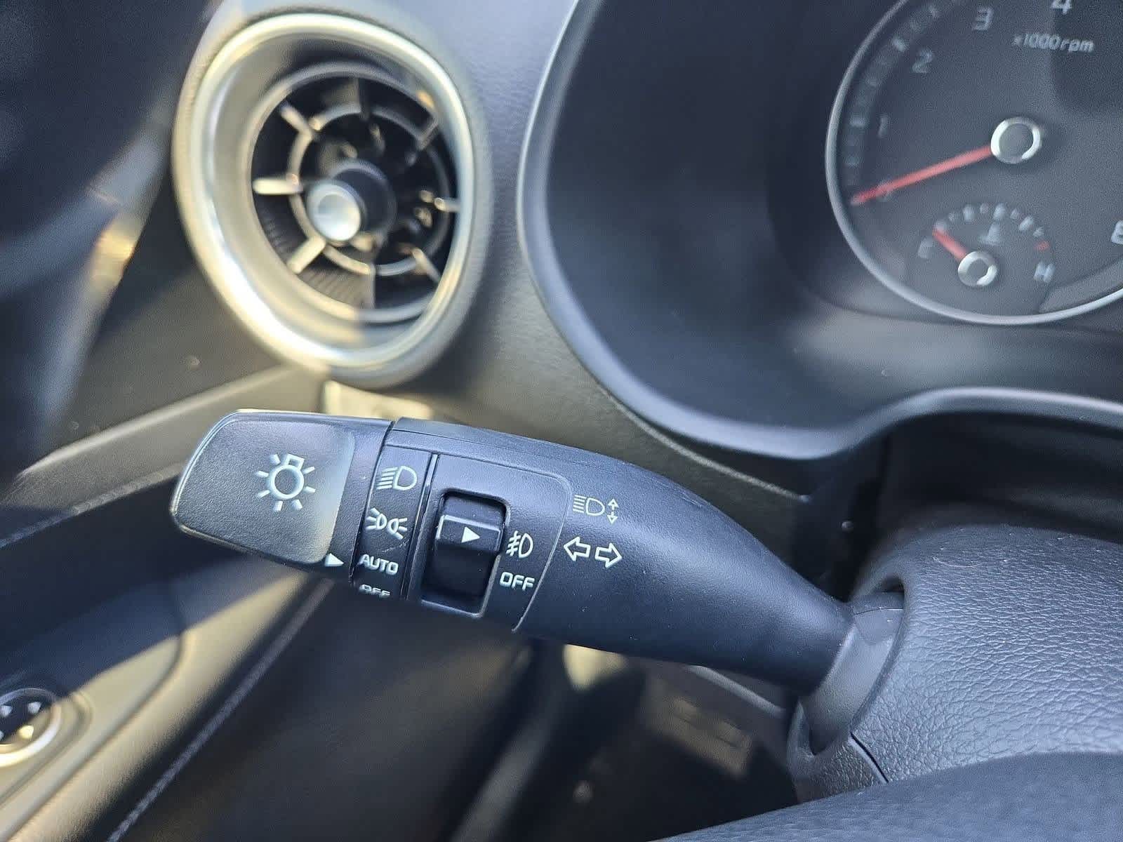 Thumbnail: 2020 Kia Forte - 28