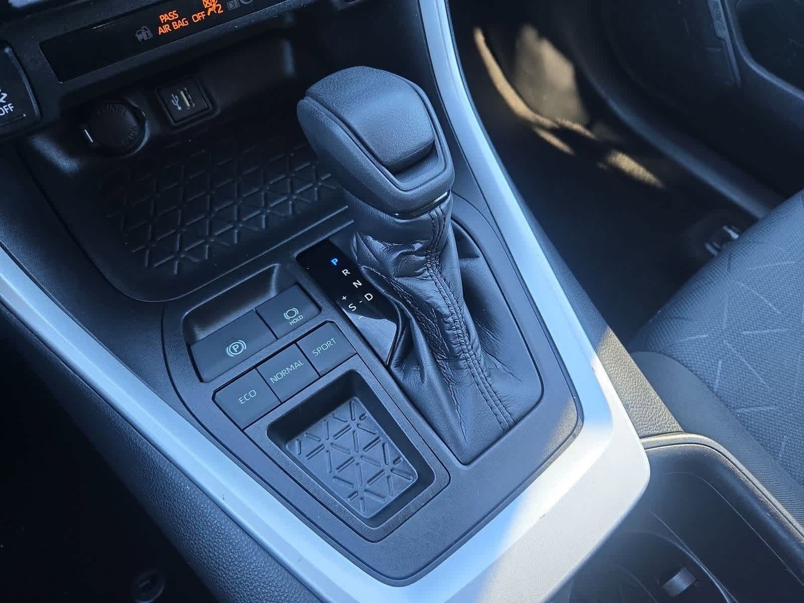 Thumbnail: 2023 Toyota RAV4 - 31