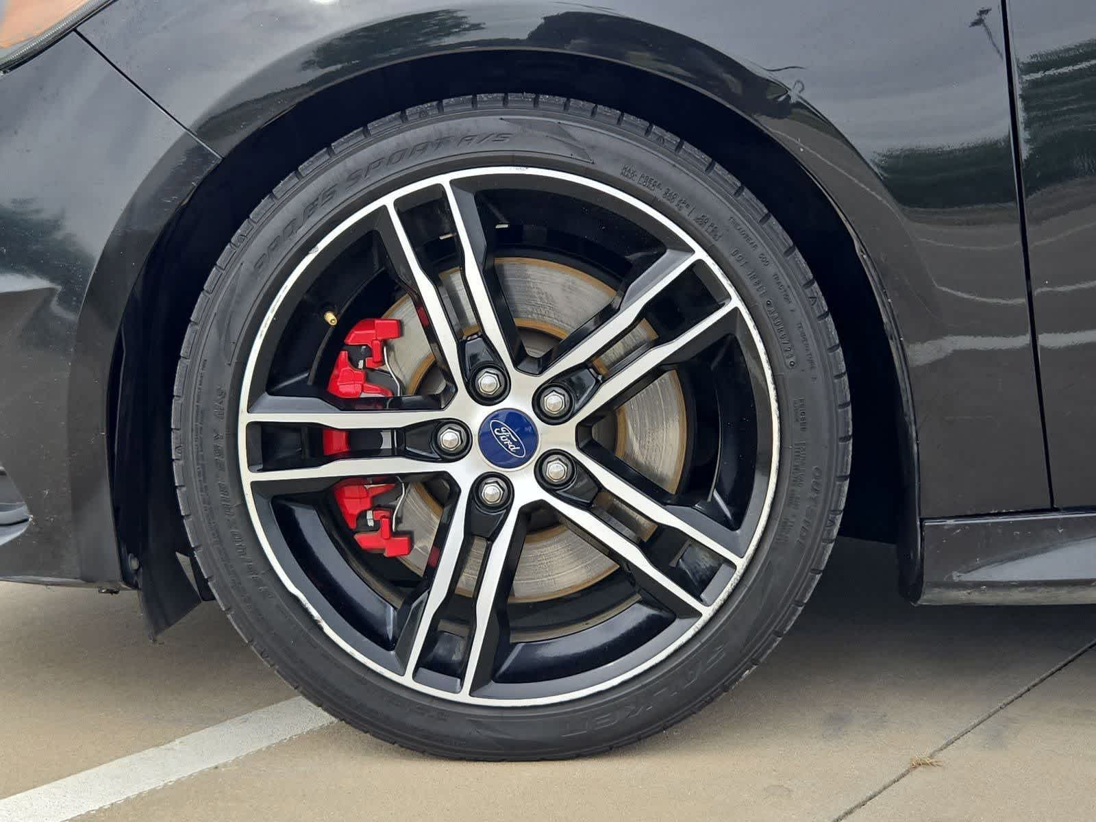 Thumbnail: 2015 Ford Focus - 12