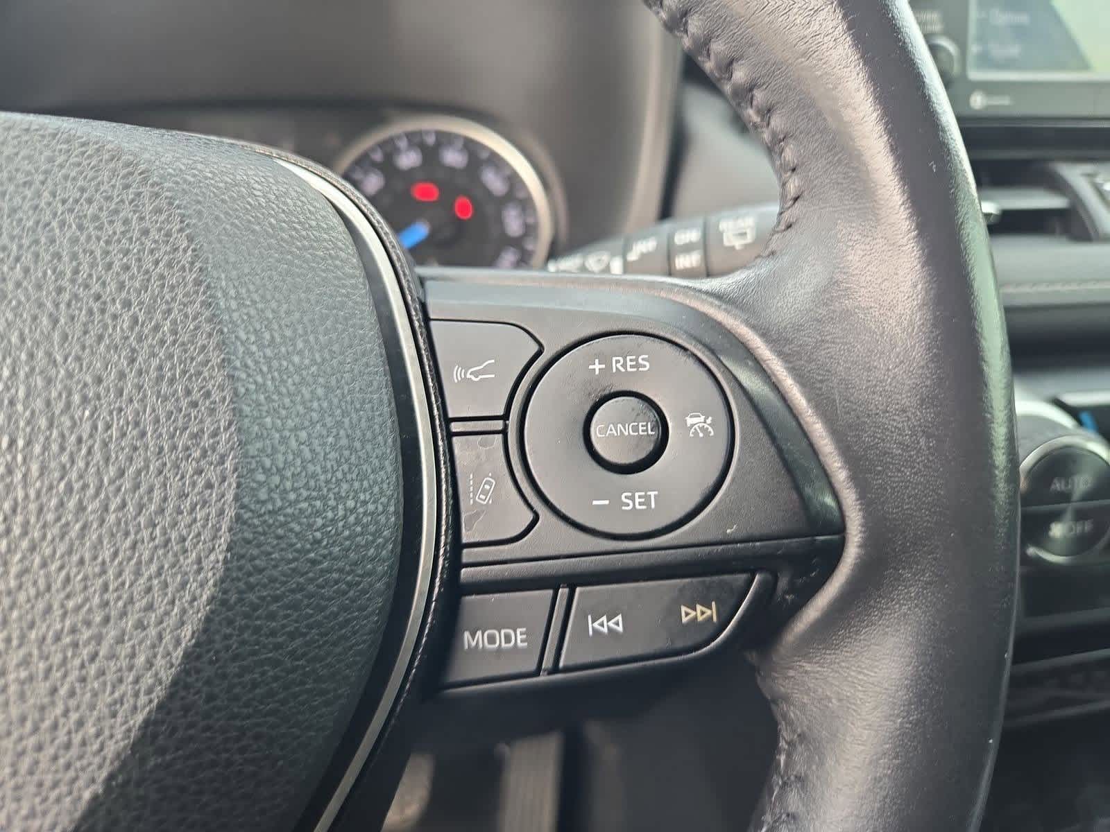 Thumbnail: 2021 Toyota RAV4 - 25