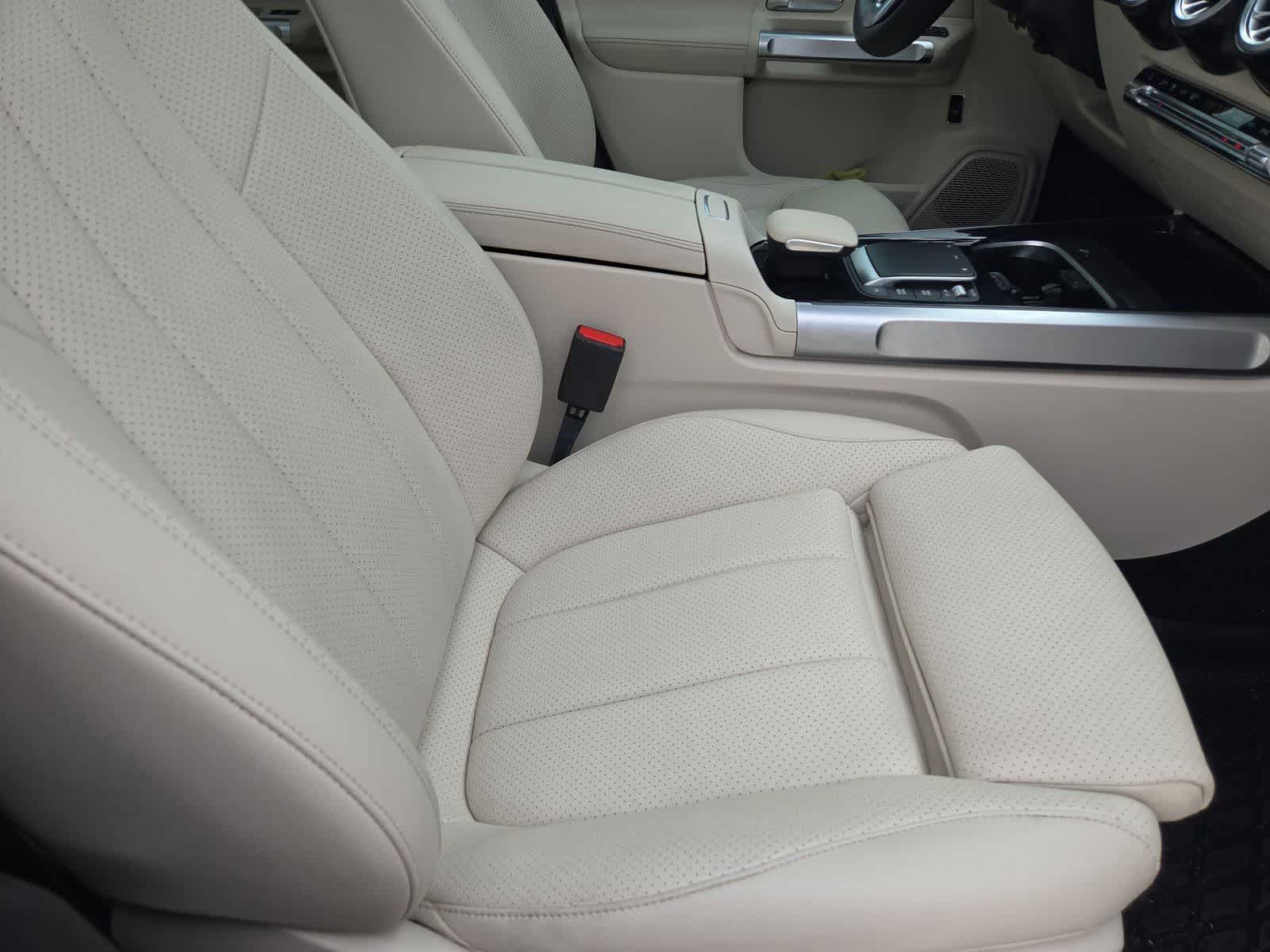 Thumbnail: 2022 Mercedes-Benz GLB - 22