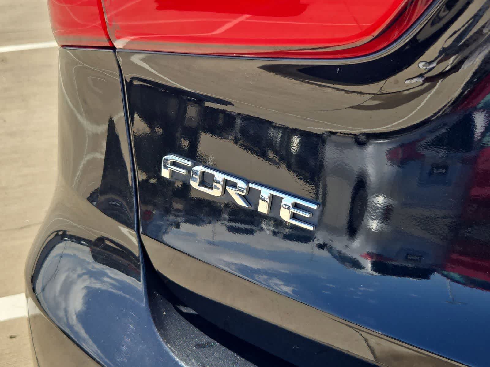 Thumbnail: 2015 Kia Forte - 11