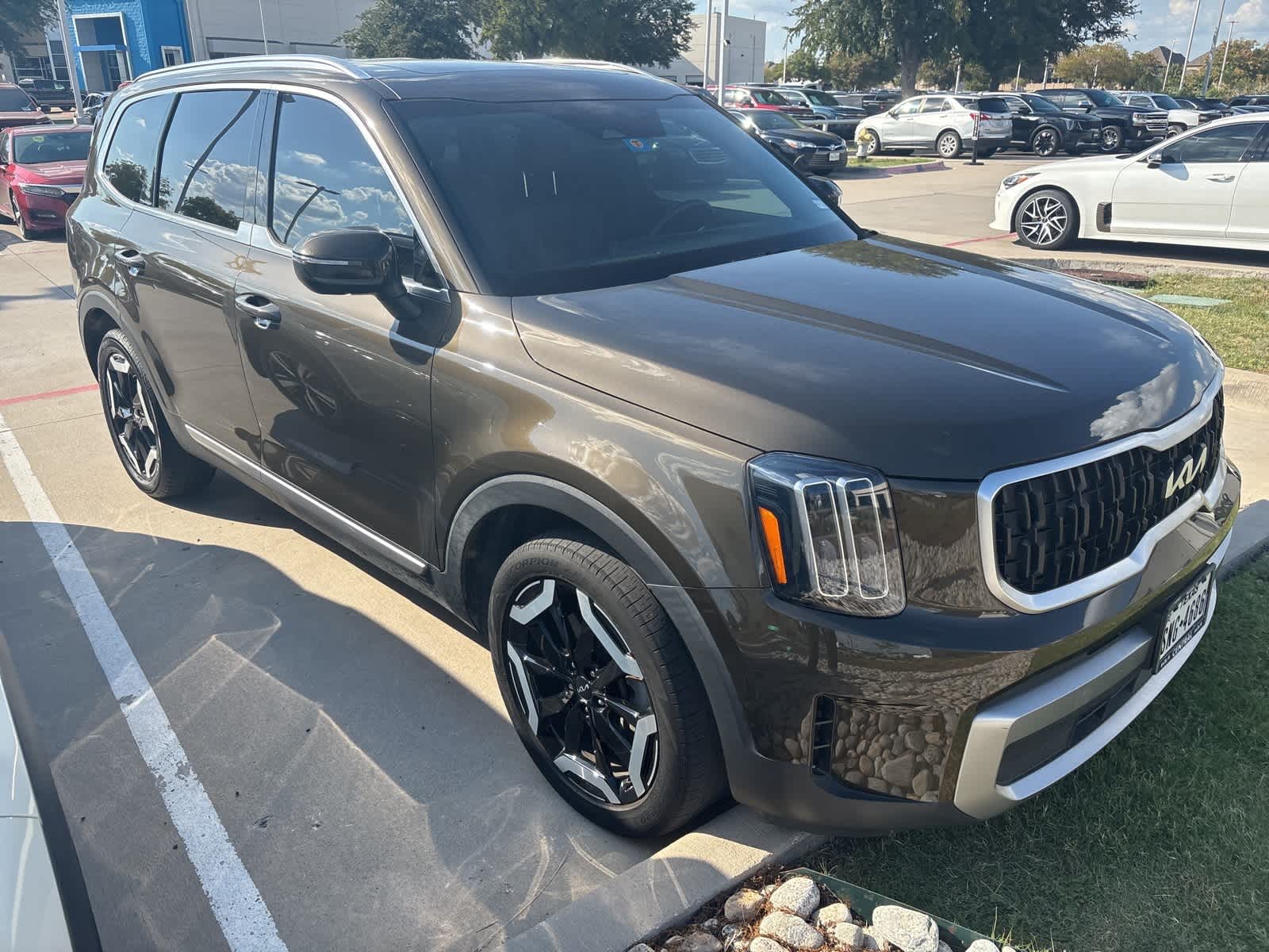 Thumbnail: 2023 Kia Telluride - 2