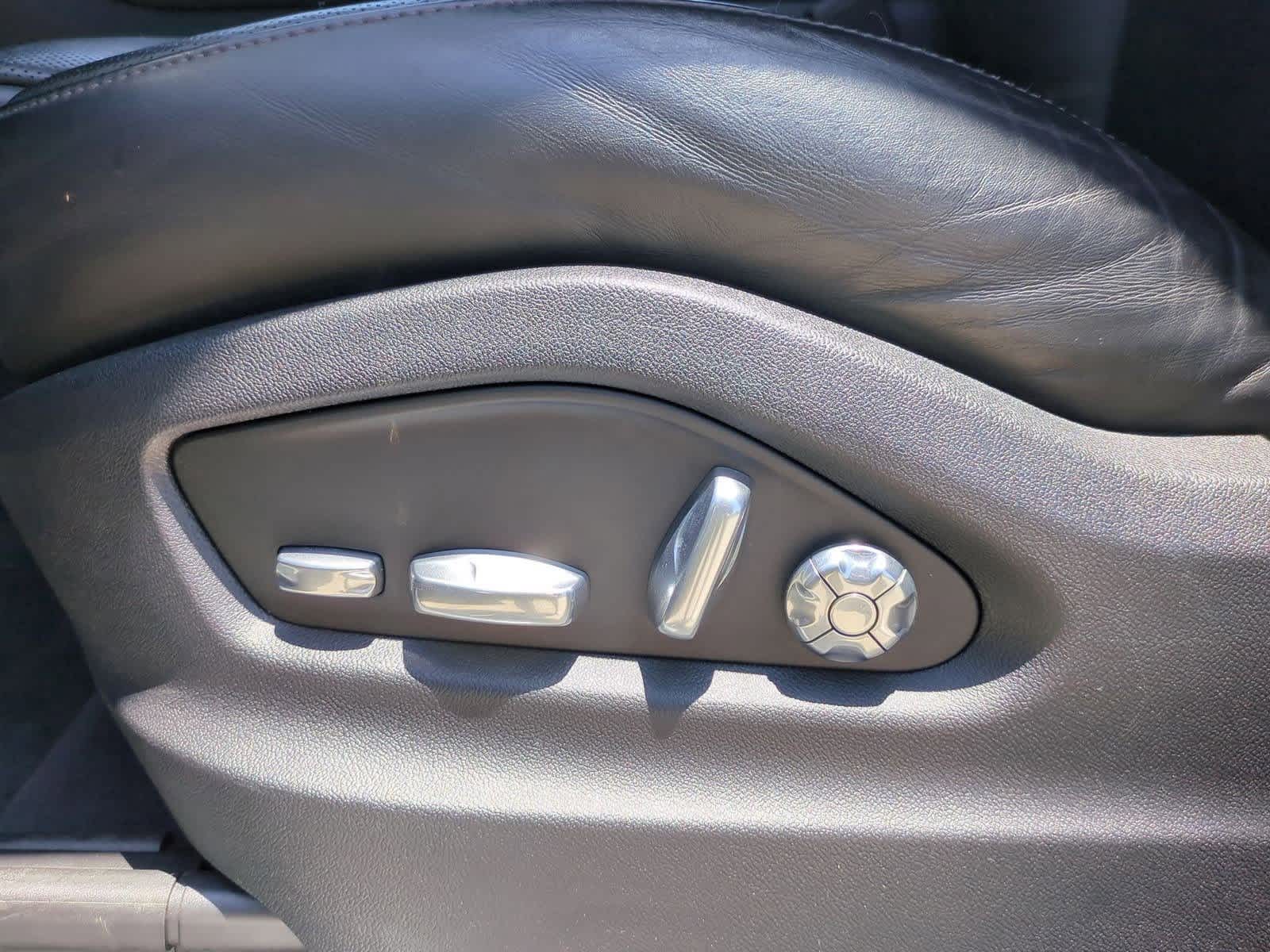 Thumbnail: 2020 Porsche Cayenne - 16