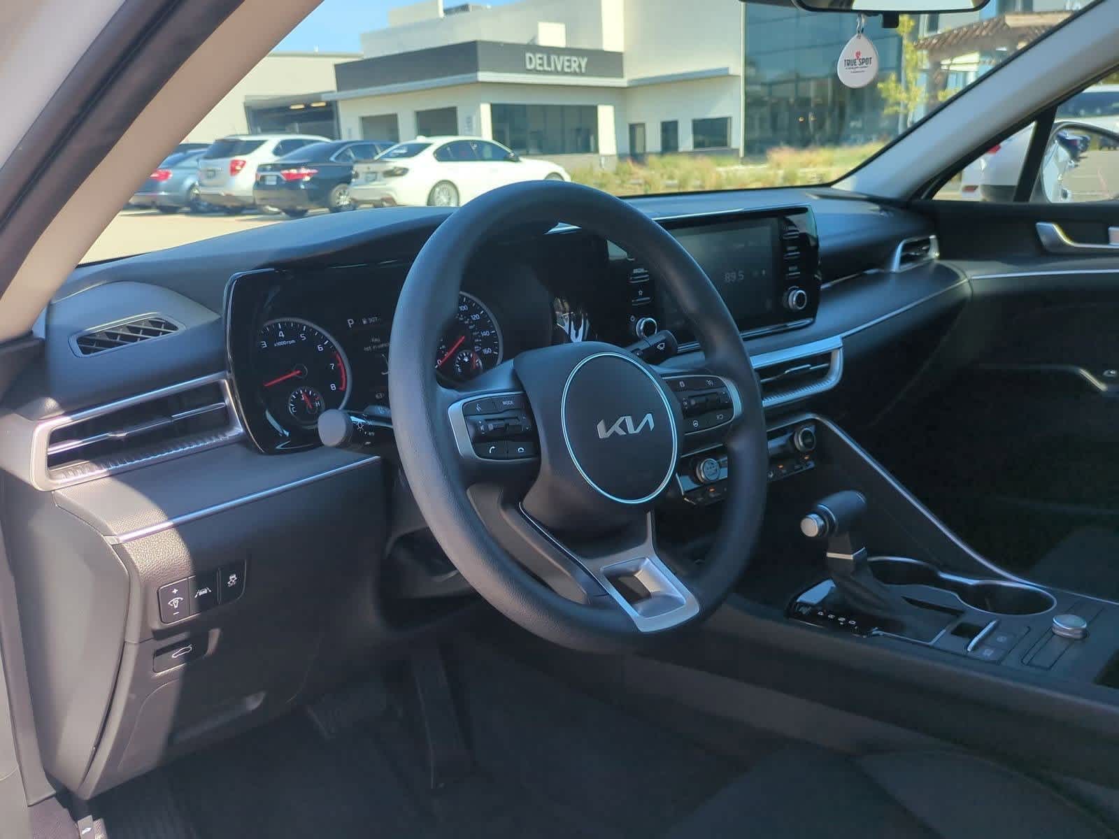 2024 Kia K5 LXS photo 2