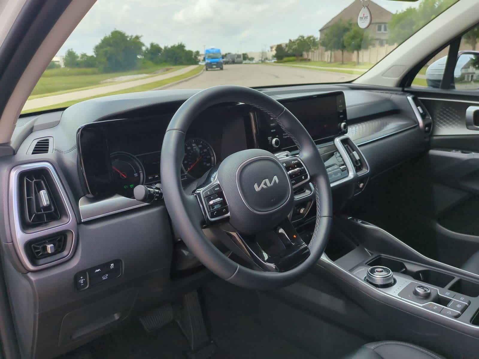 Thumbnail: 2023 Kia Sorento - 2