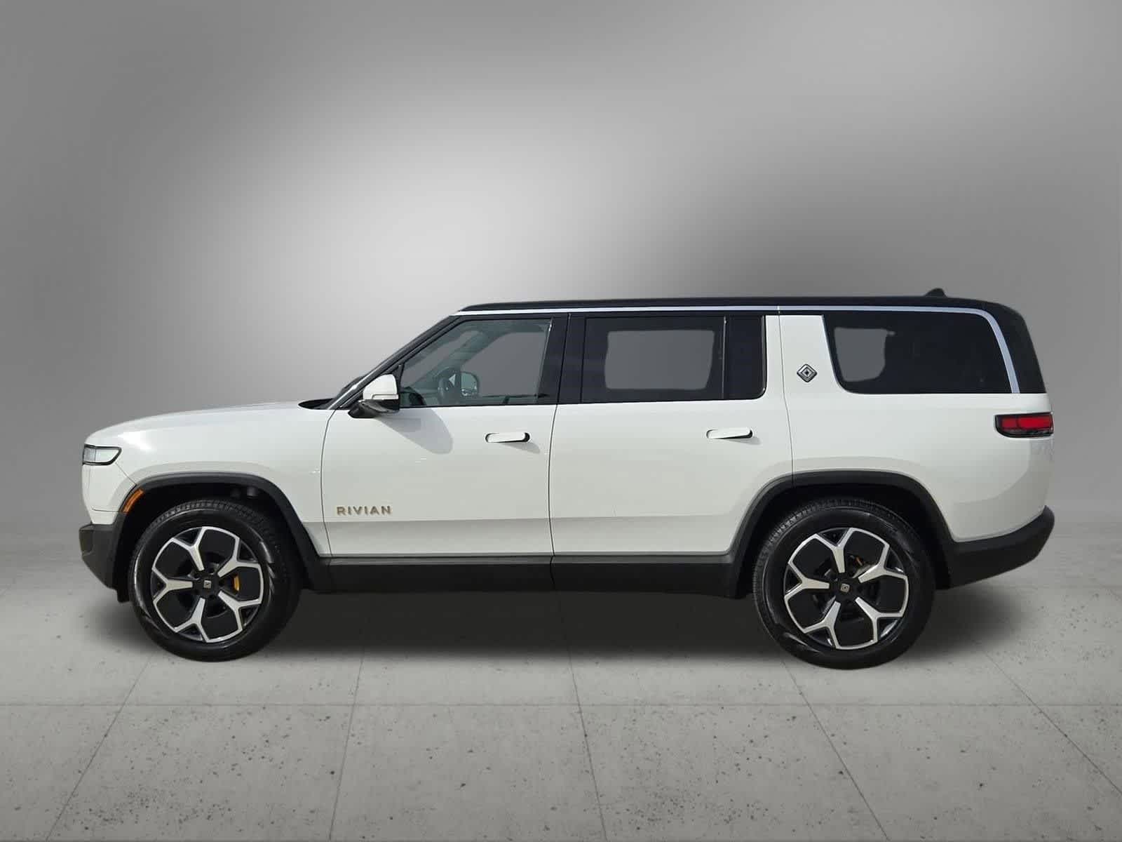 Thumbnail: 2023 Rivian R1S - 3