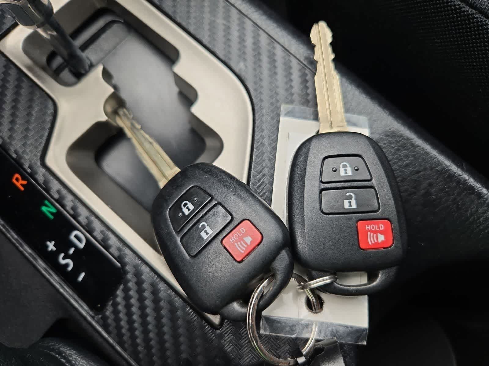 Thumbnail: 2014 Toyota RAV4 - 34