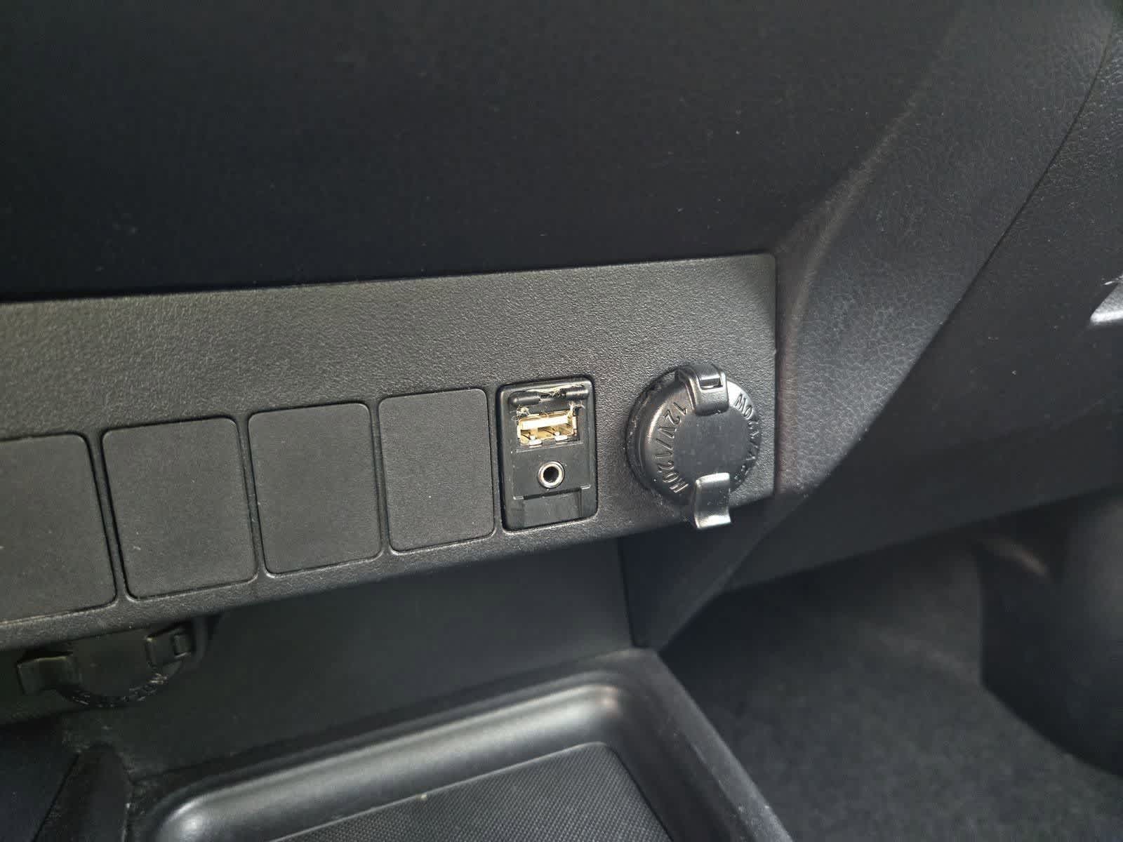 Thumbnail: 2014 Toyota RAV4 - 30