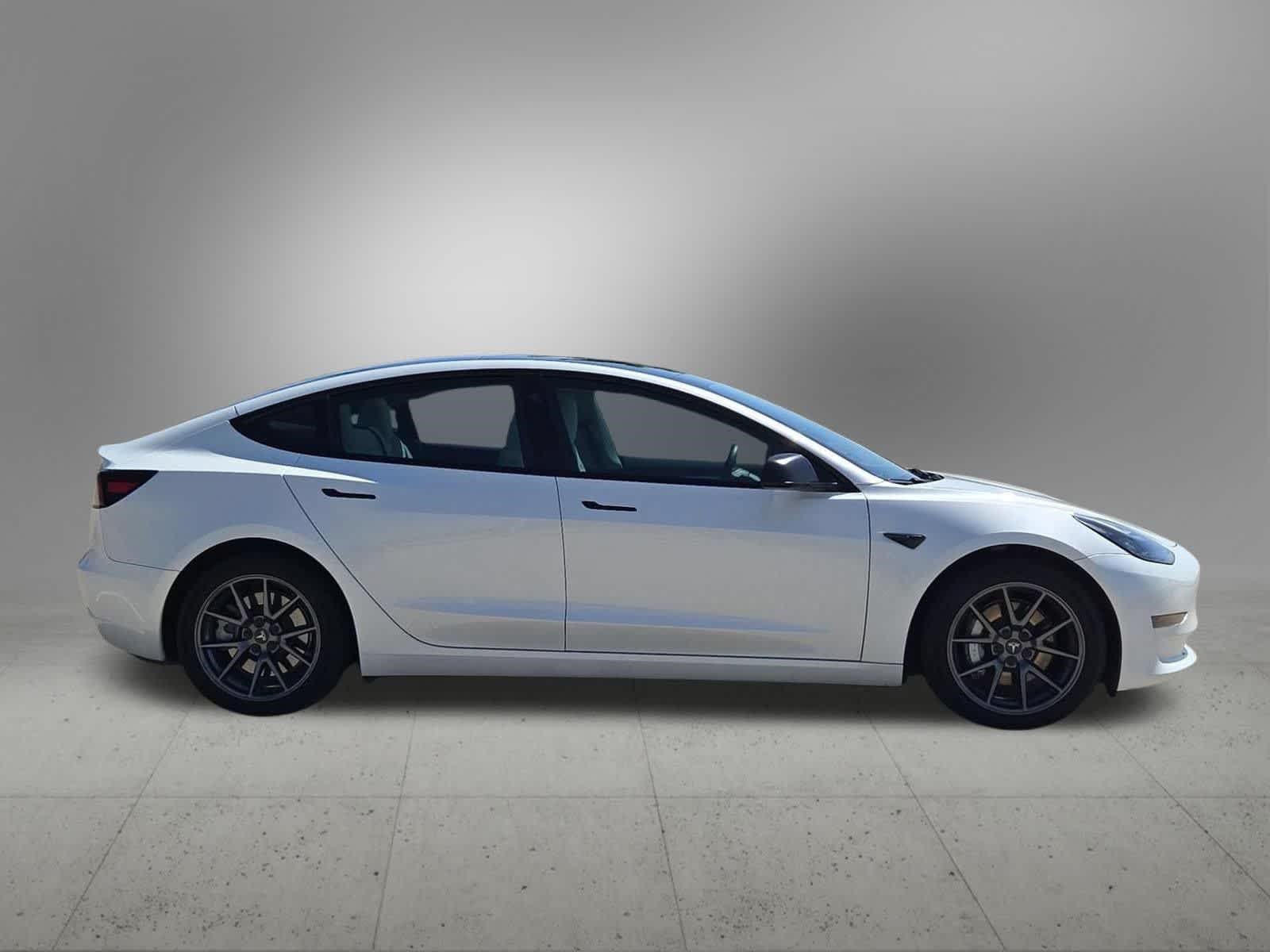 Thumbnail: 2023 Tesla Model 3 - 7