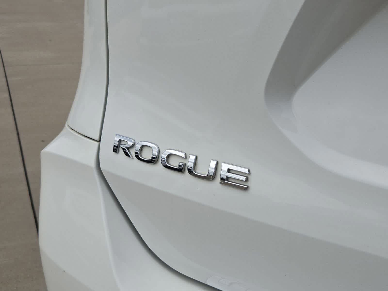 Thumbnail: 2017 Nissan Rogue - 11