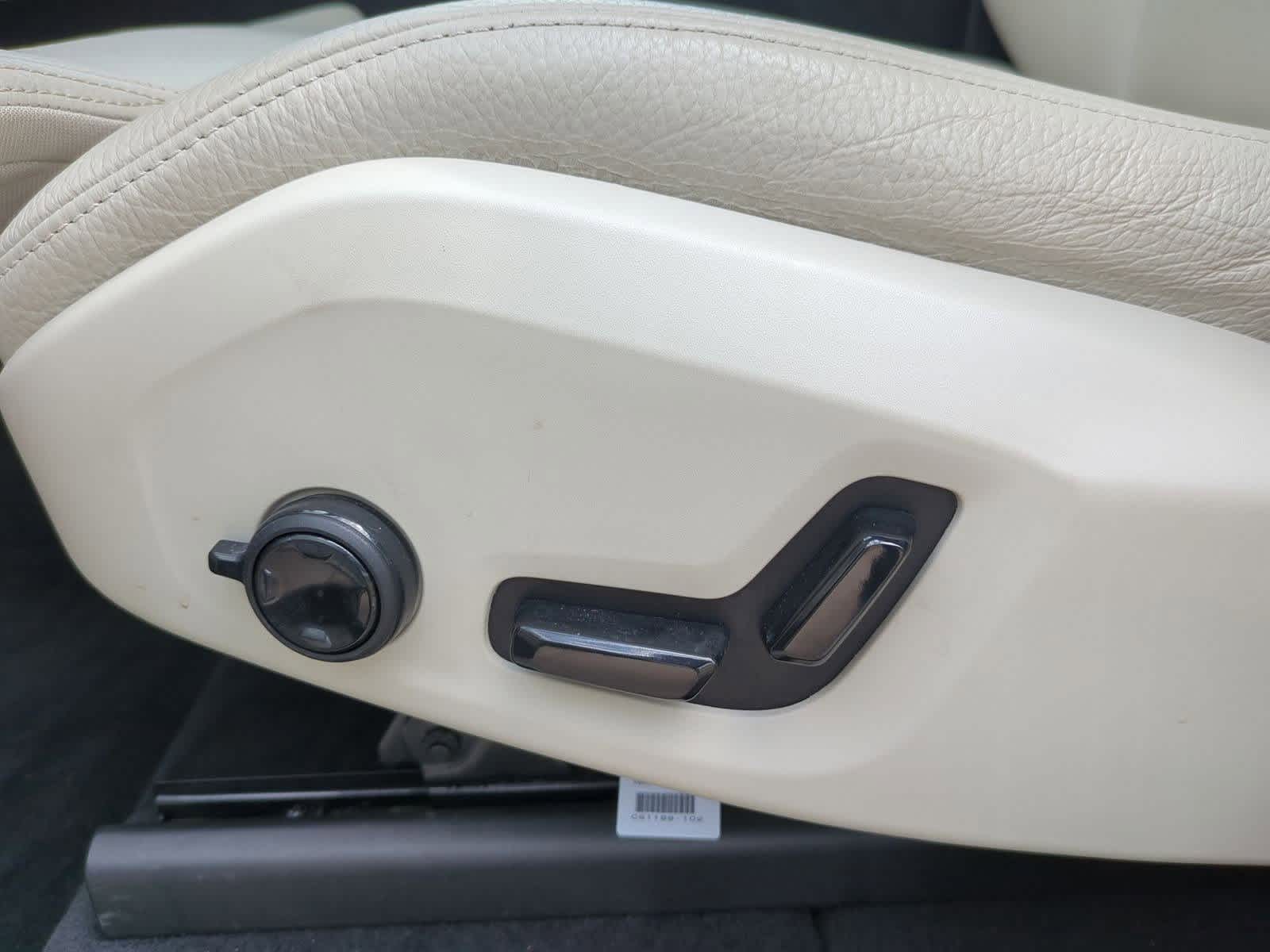 Thumbnail: 2019 Volvo XC60 - 16