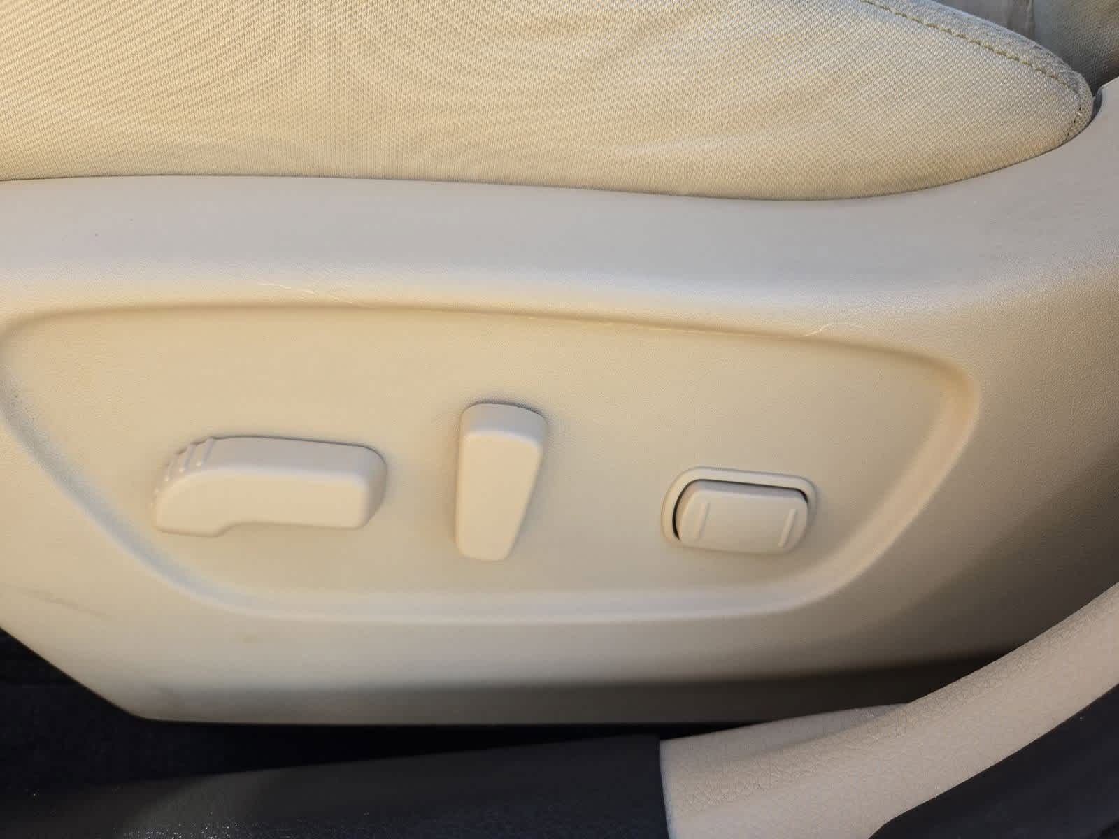 Thumbnail: 2019 Nissan Rogue - 16