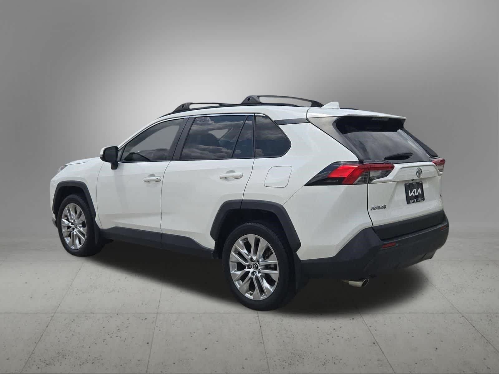 Thumbnail: 2019 Toyota RAV4 - 3