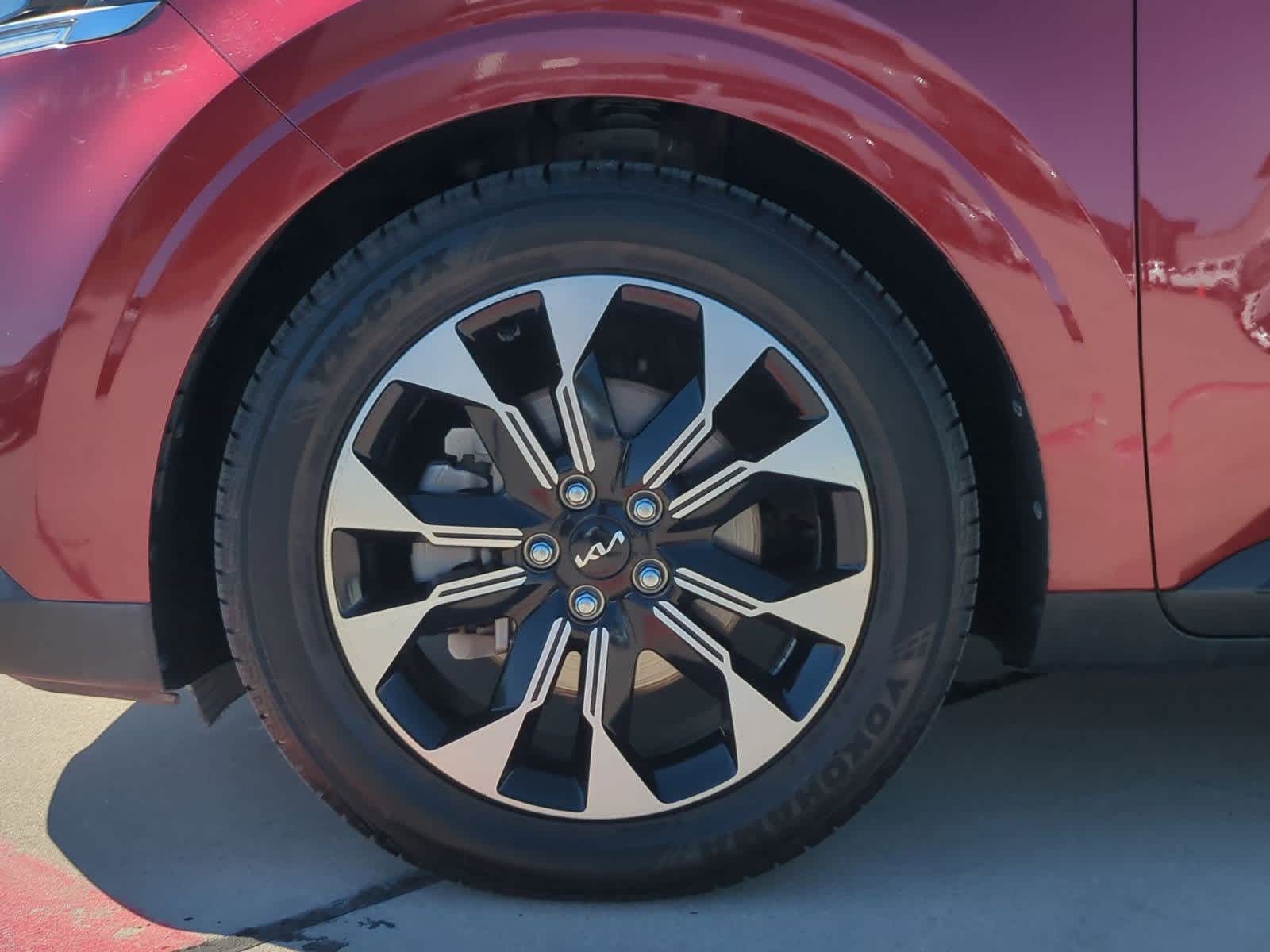 Thumbnail: 2023 Kia Carnival - 12