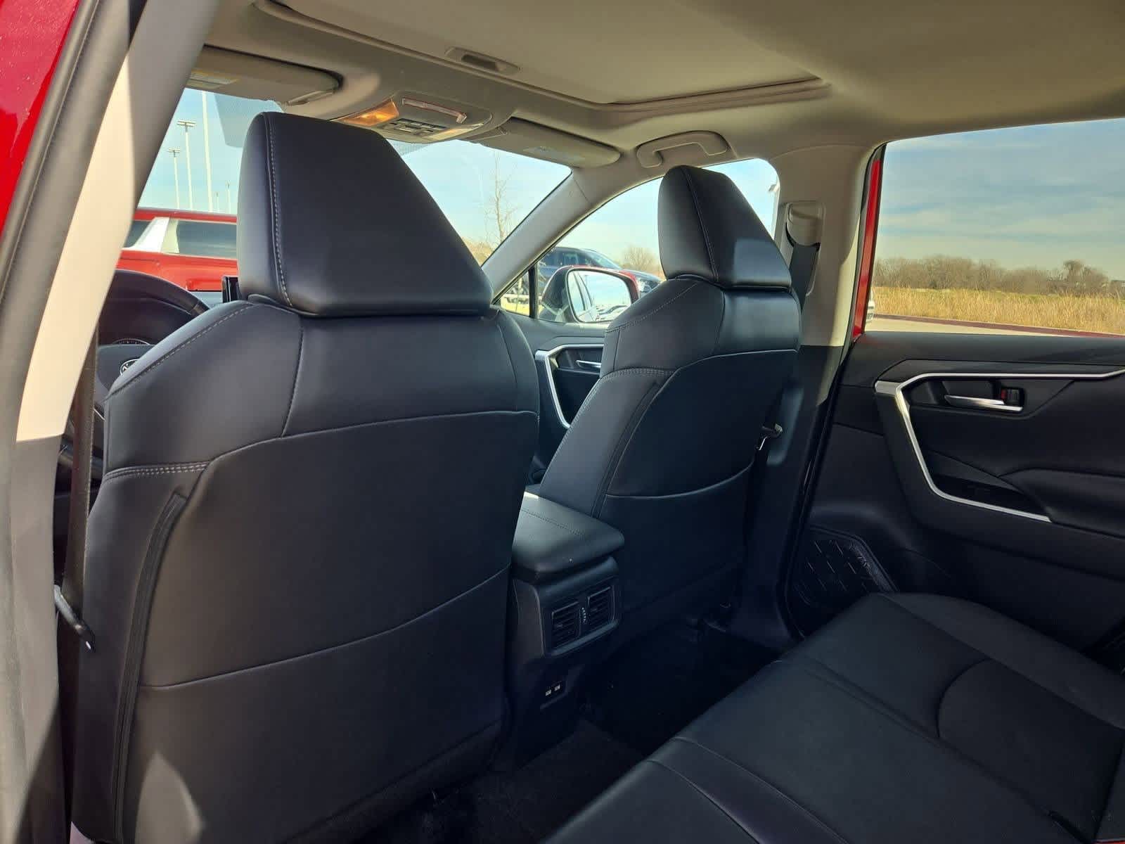 Thumbnail: 2021 Toyota RAV4 - 18