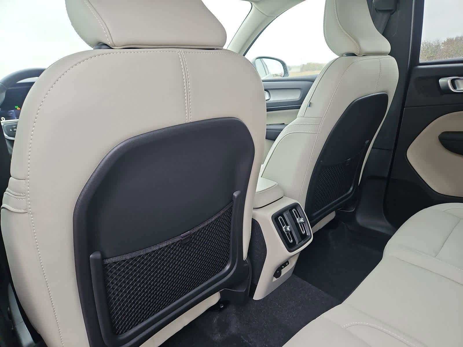 Thumbnail: 2024 Volvo XC40 - 18