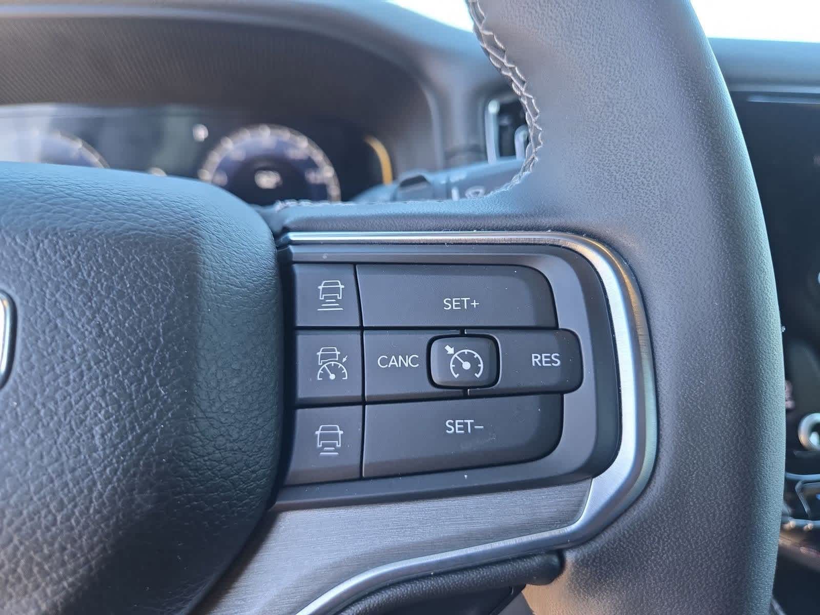 Thumbnail: 2023 Jeep Wagoneer - 25