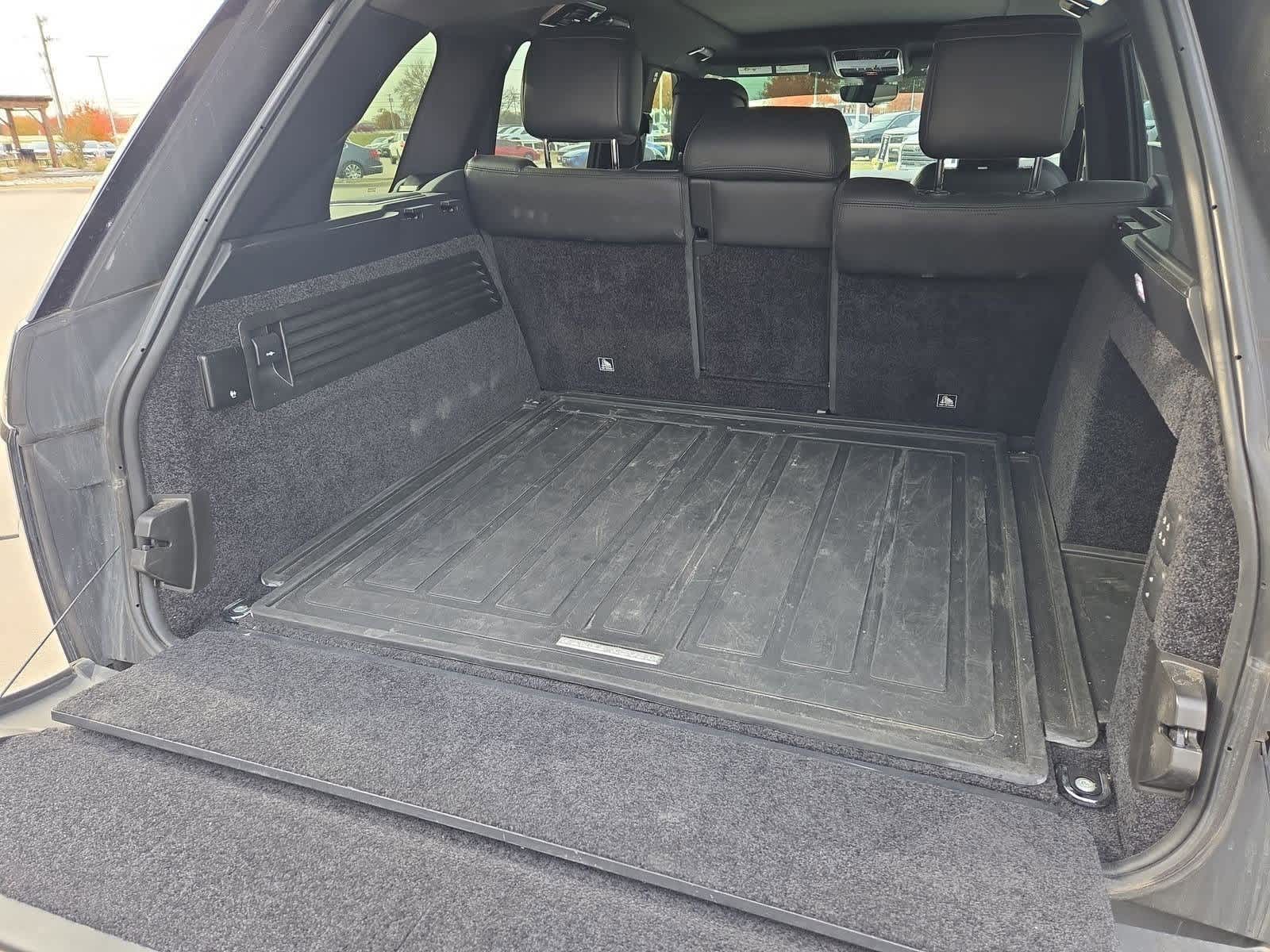 Thumbnail: 2020 Land Rover Range Rover - 35