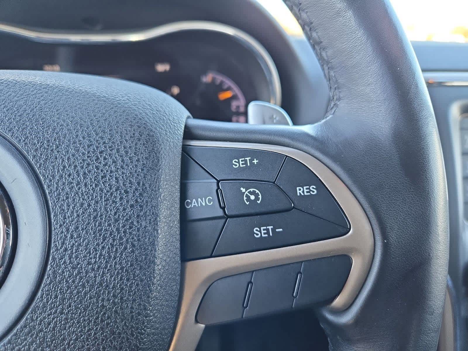 Thumbnail: 2016 Jeep Grand Cherokee - 24