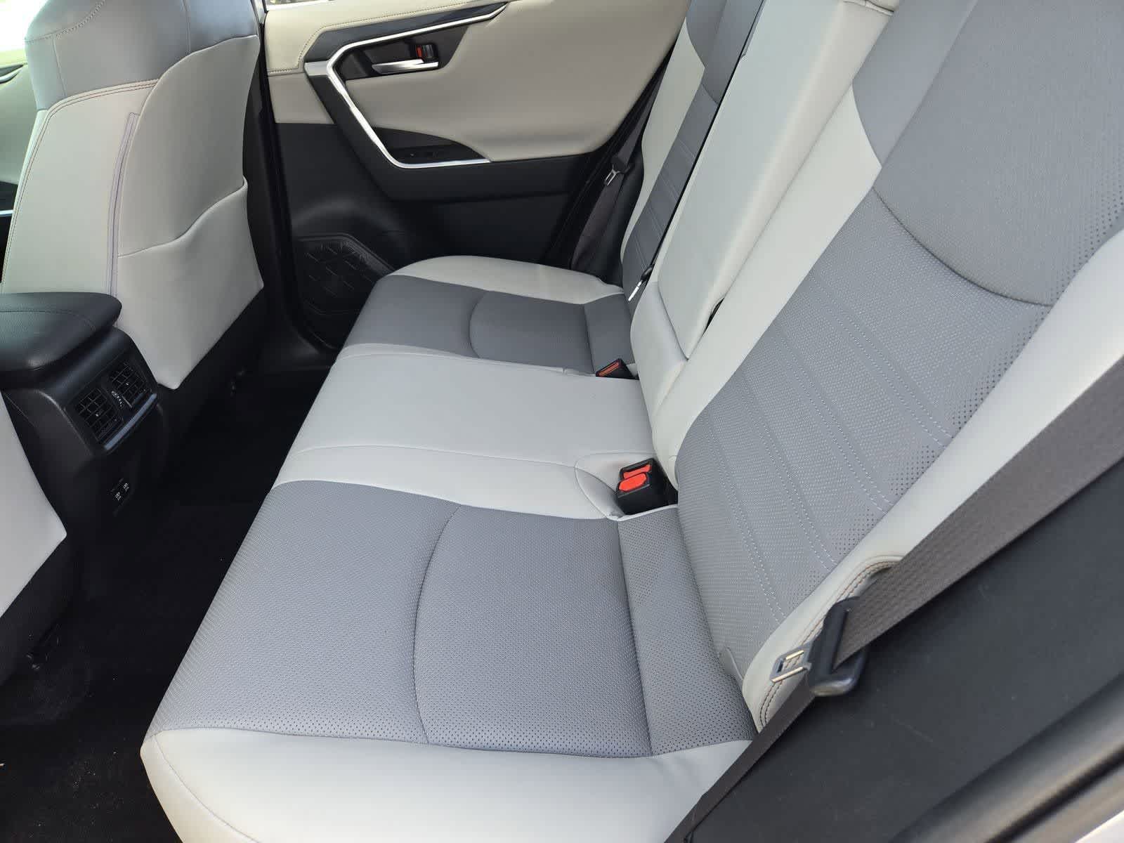 Thumbnail: 2019 Toyota RAV4 - 19