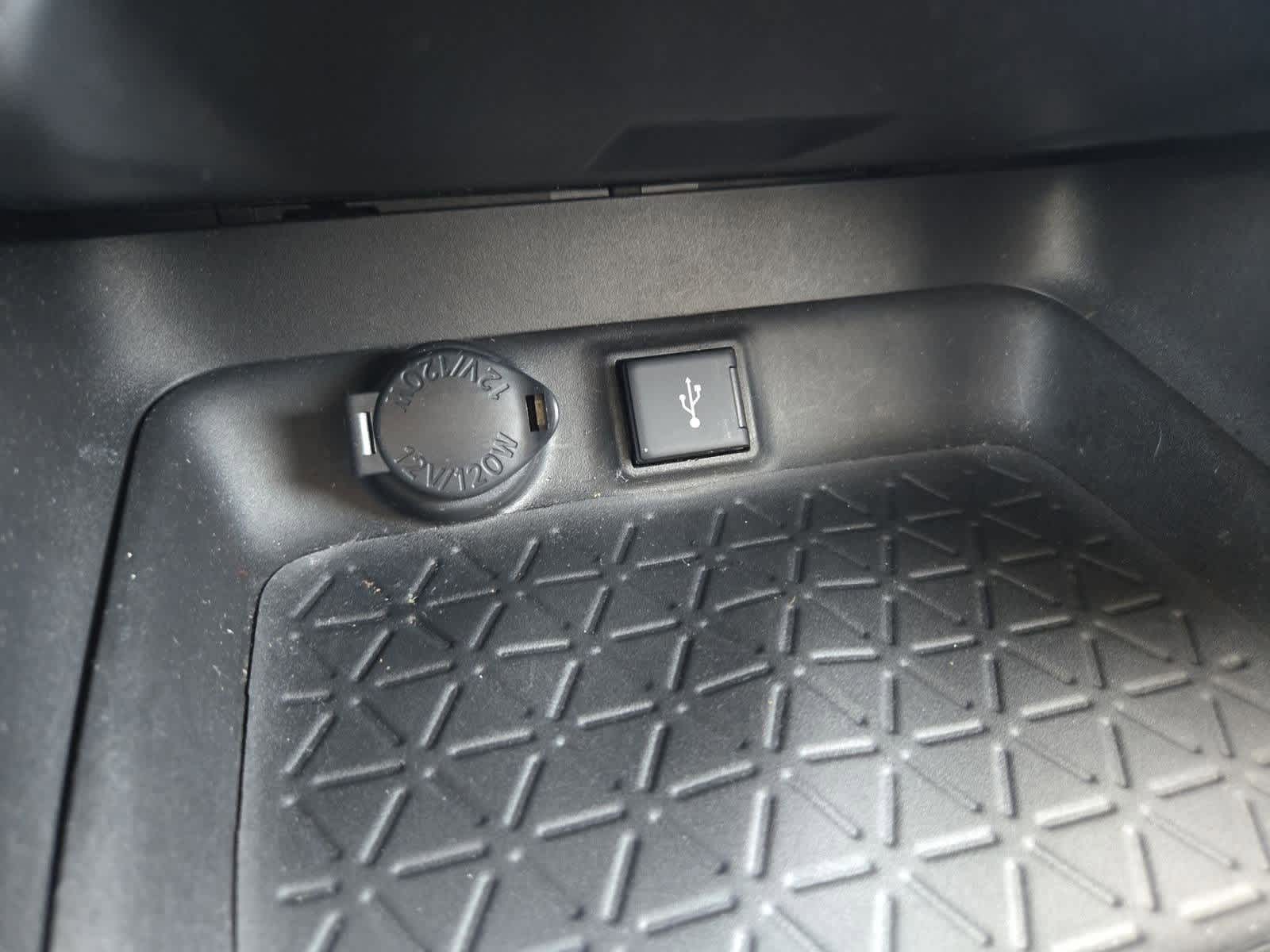 Thumbnail: 2021 Toyota RAV4 - 31