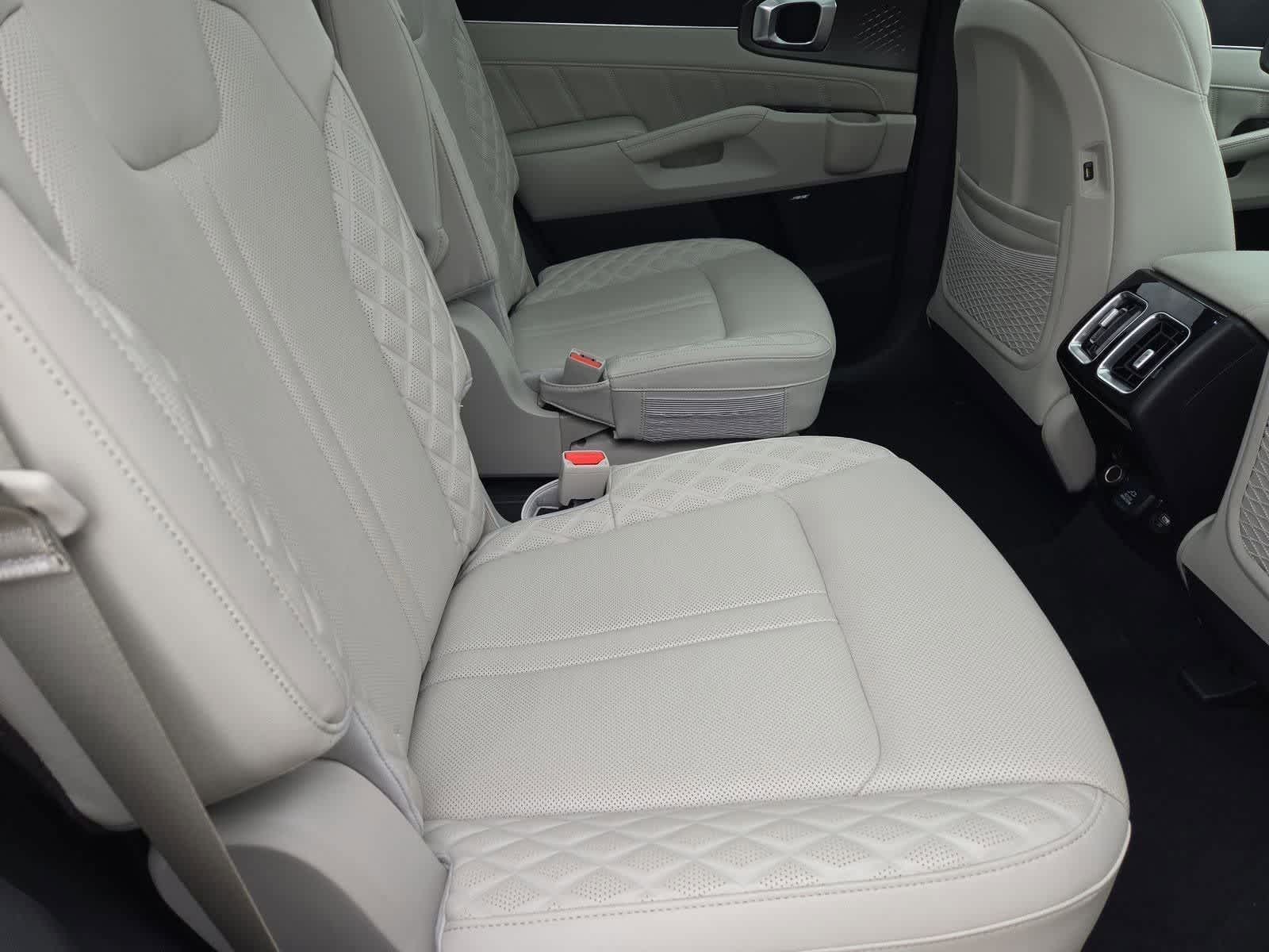 Thumbnail: 2023 Kia Sorento - 19