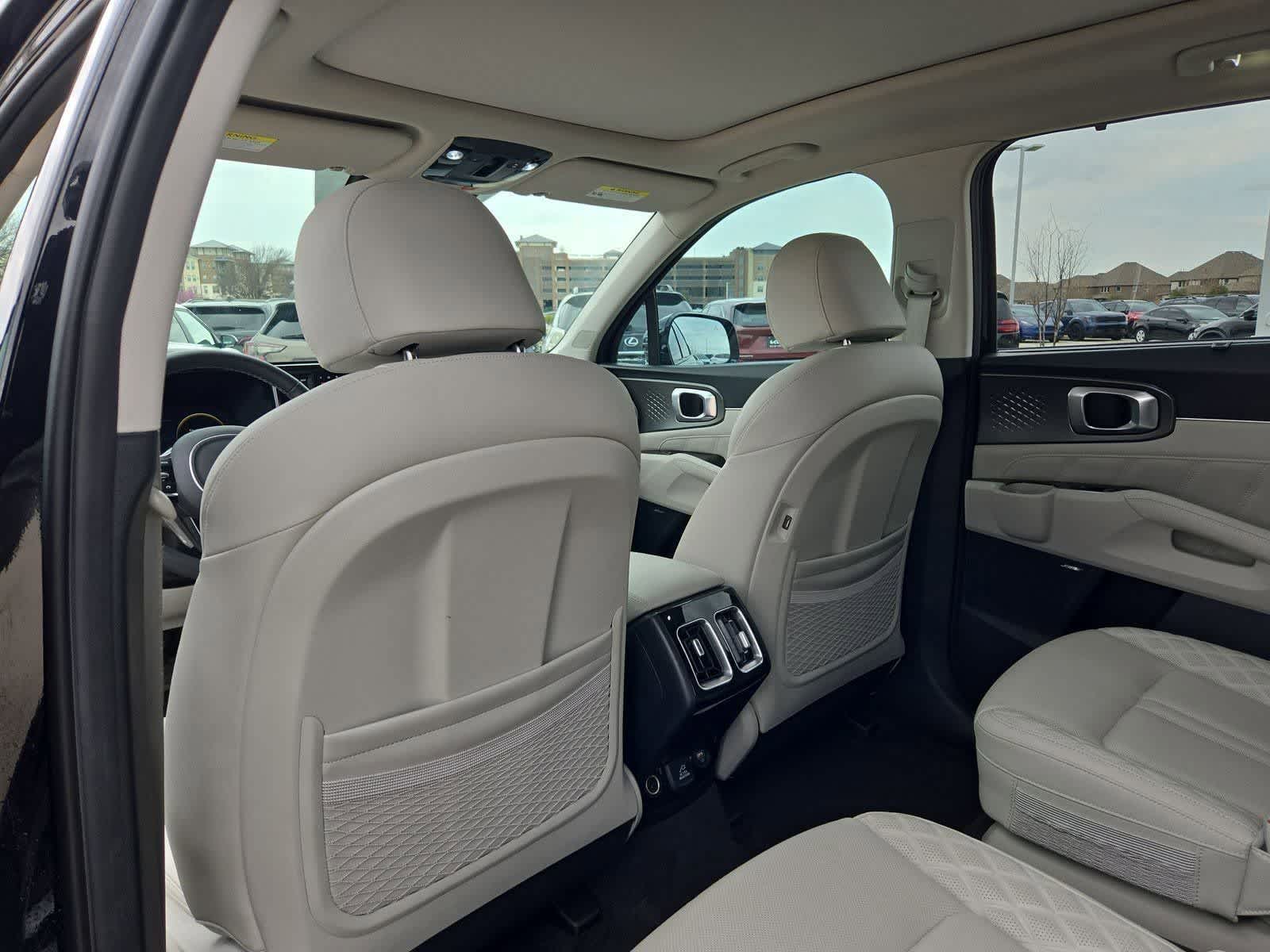 Thumbnail: 2023 Kia Sorento - 16