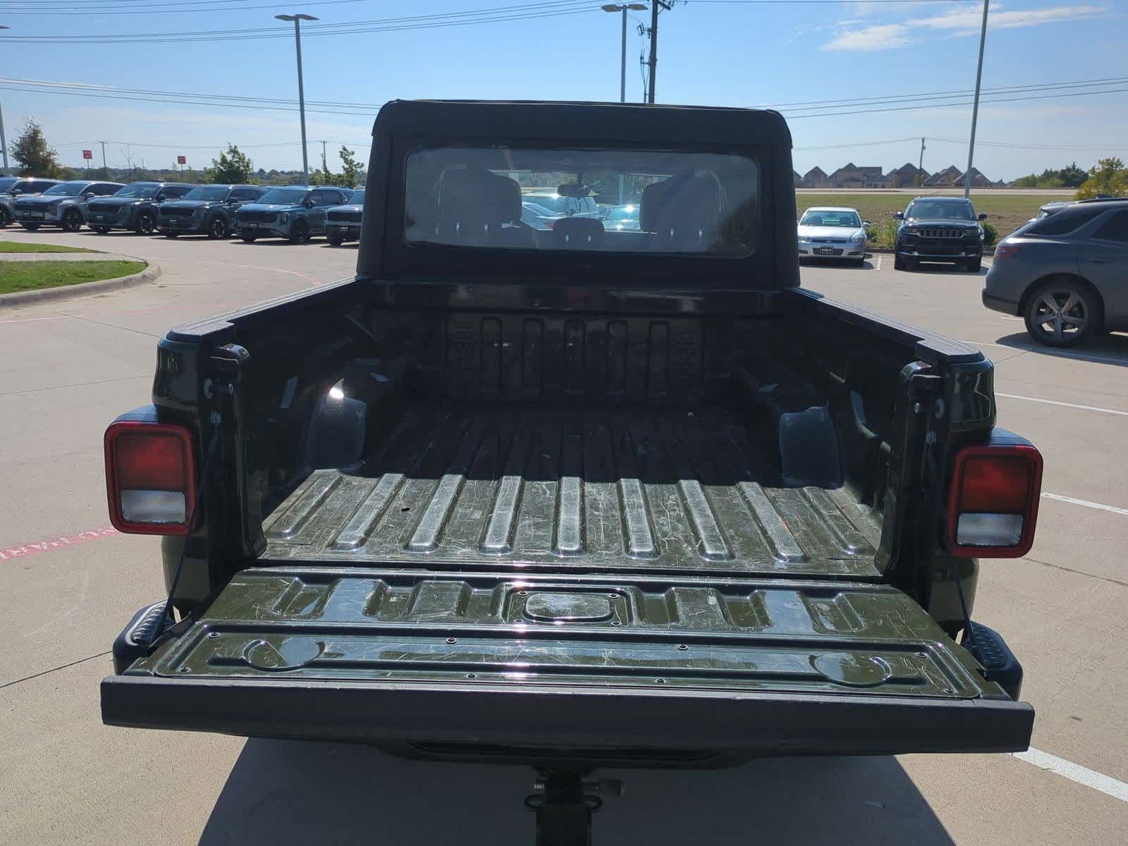 Thumbnail: 2022 Jeep Gladiator - 32