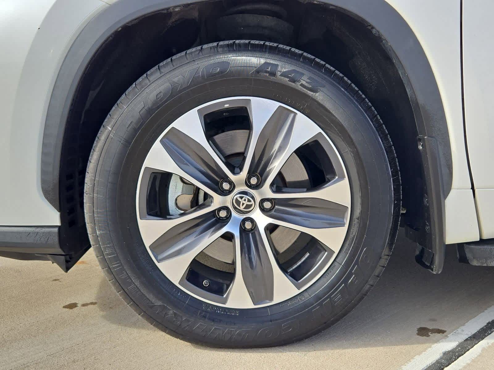 Thumbnail: 2021 Toyota Highlander - 13