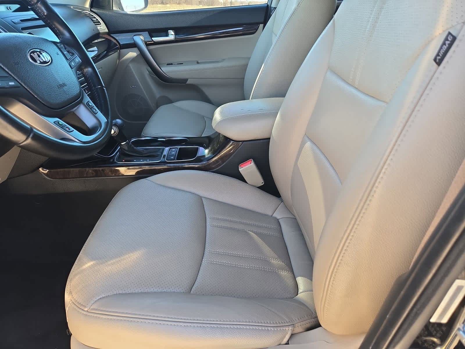 Thumbnail: 2015 Kia Sorento - 15