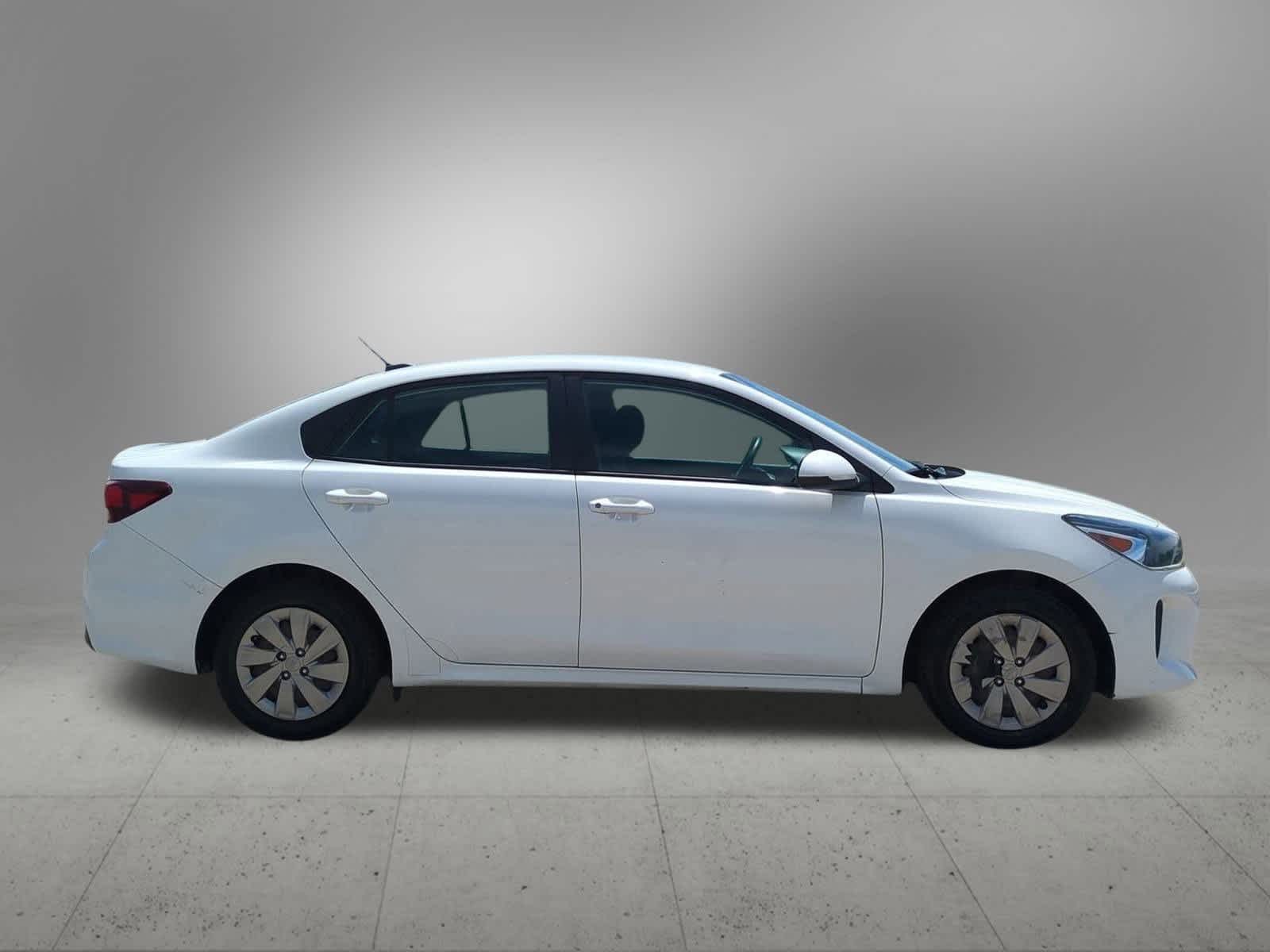 Thumbnail: 2020 Kia Rio - 7