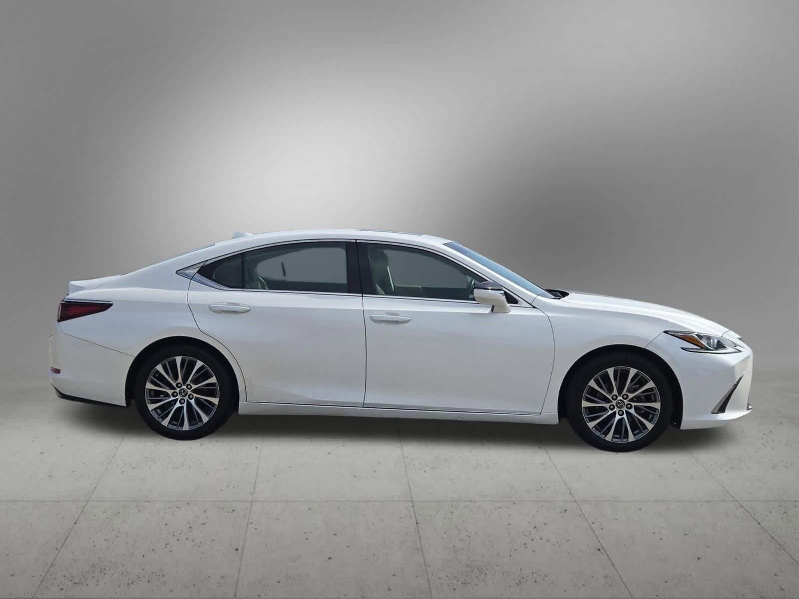 Thumbnail: 2021 Lexus ES - 7