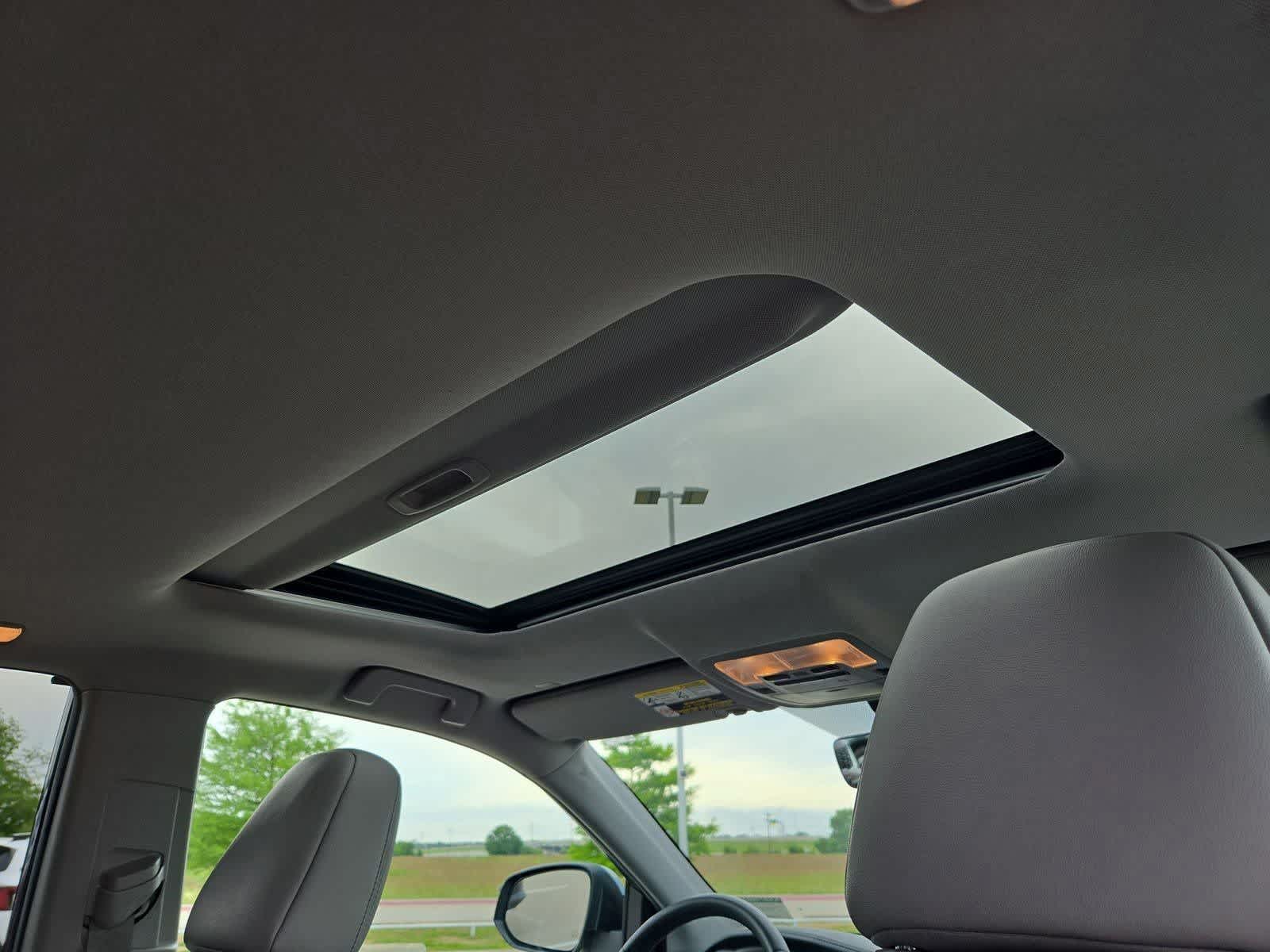 Thumbnail: 2019 Toyota Highlander - 21