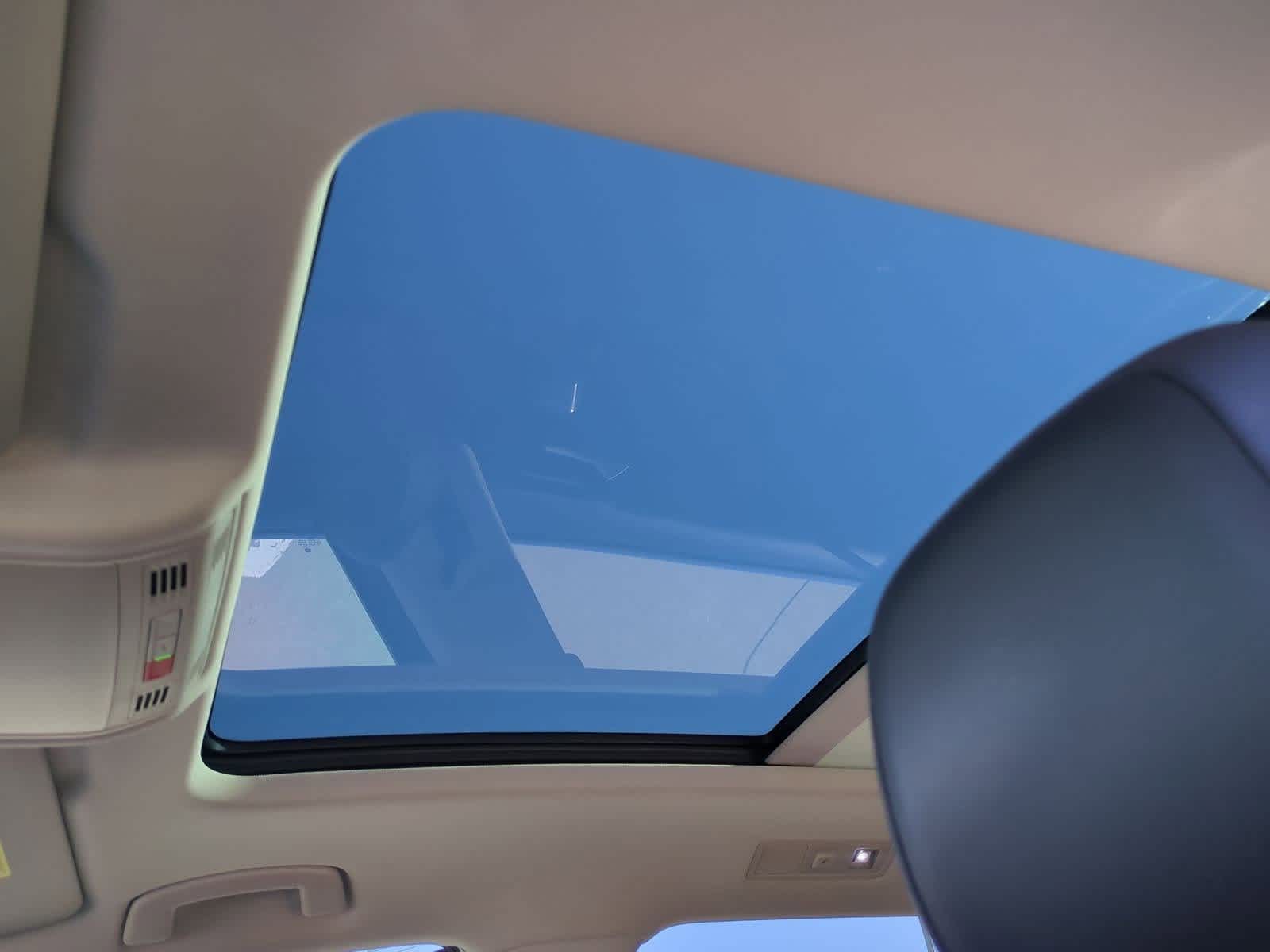 Thumbnail: 2022 Volkswagen Tiguan - 18