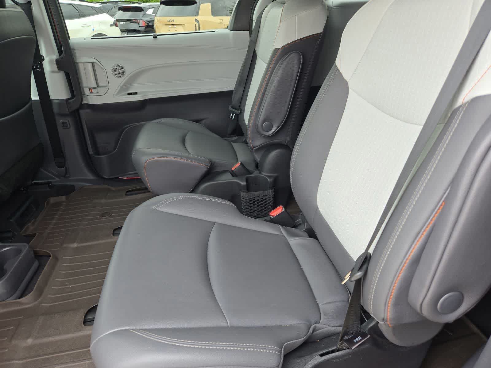 Thumbnail: 2022 Toyota Sienna - 19