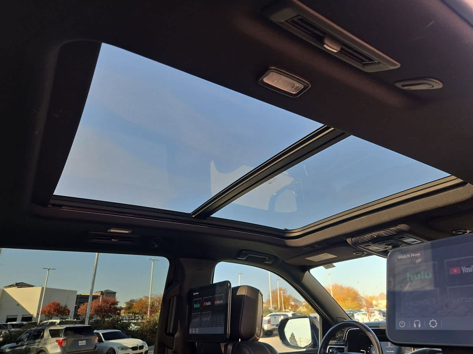 Thumbnail: 2023 GMC Yukon XL - 22