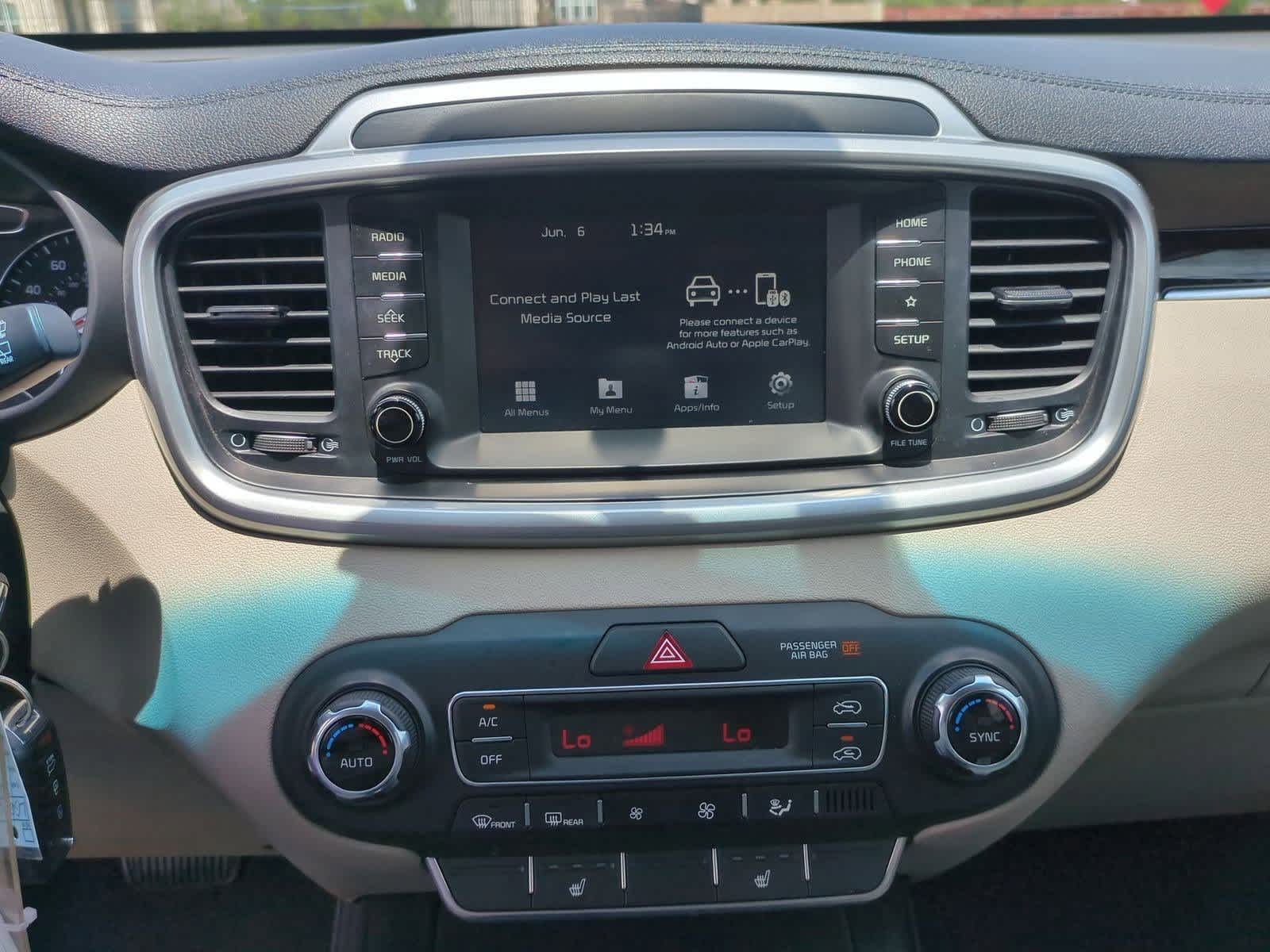 2020 Kia Sorento LX 26