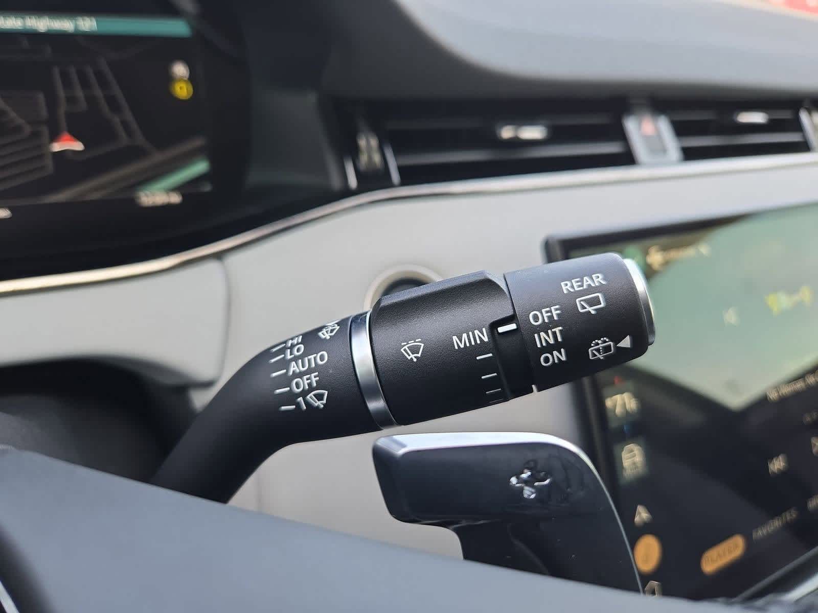 Thumbnail: 2025 Land Rover Range Rover Evoque - 26