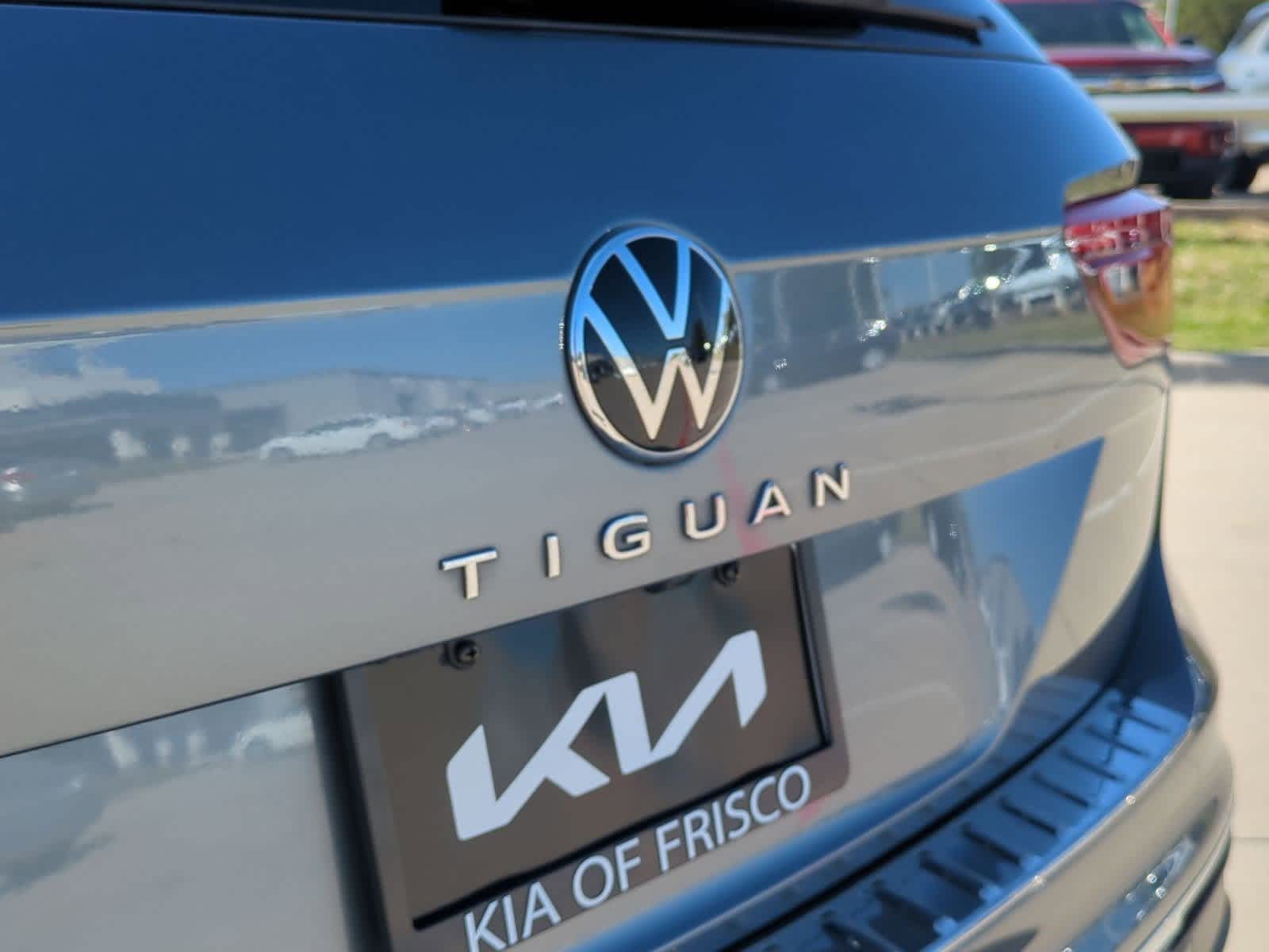 Thumbnail: 2022 Volkswagen Tiguan - 11