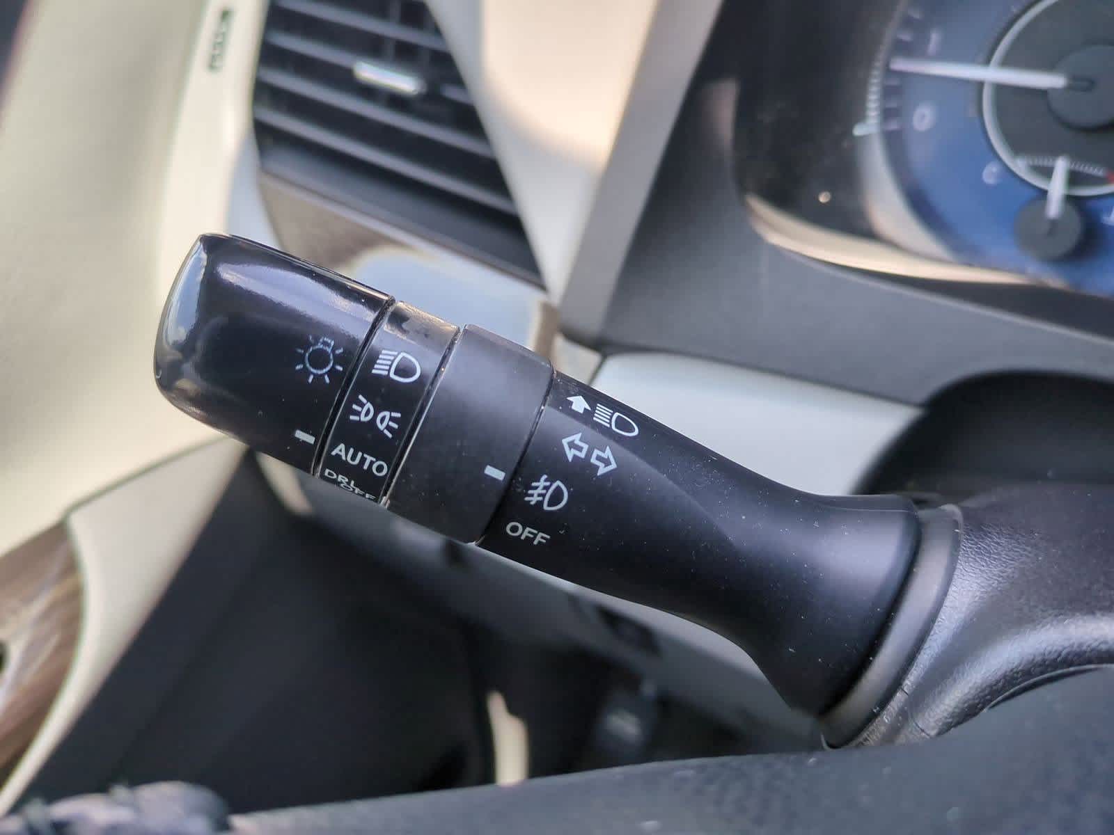 Thumbnail: 2019 Toyota Sienna - 28