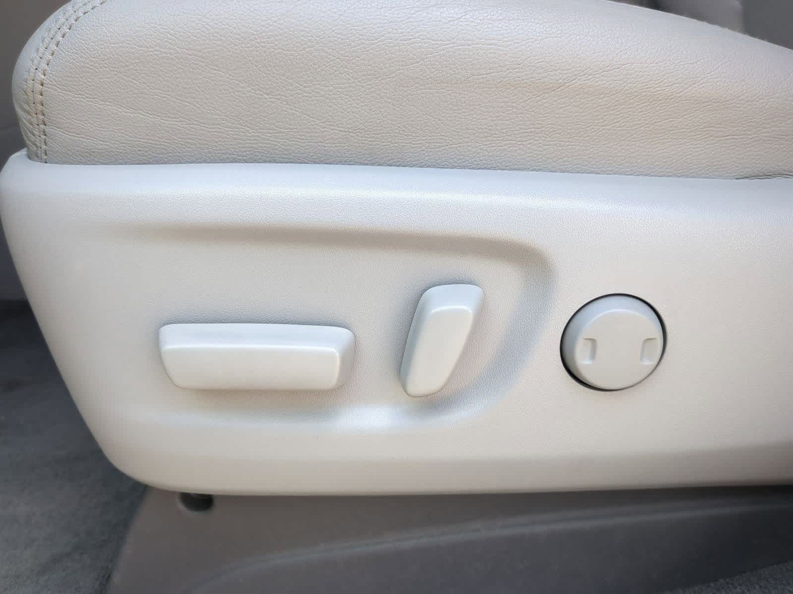 Thumbnail: 2019 Toyota Sienna - 17