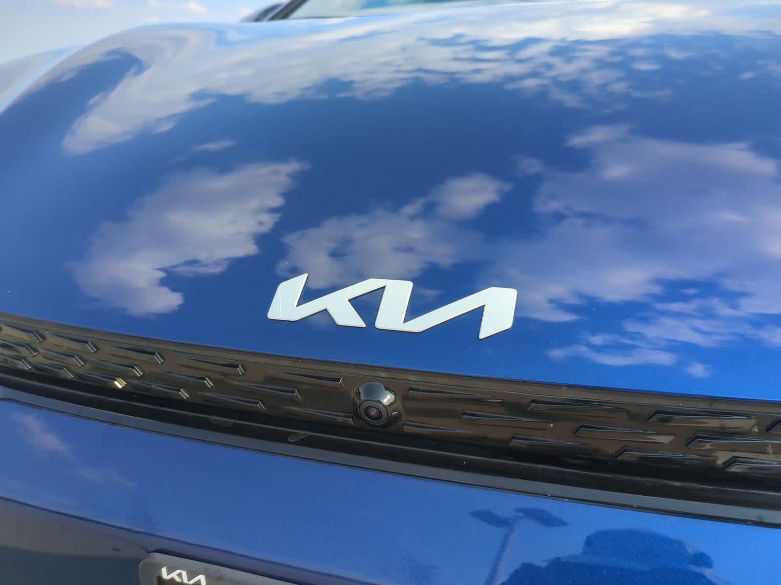 Thumbnail: 2022 Kia EV6 - 10