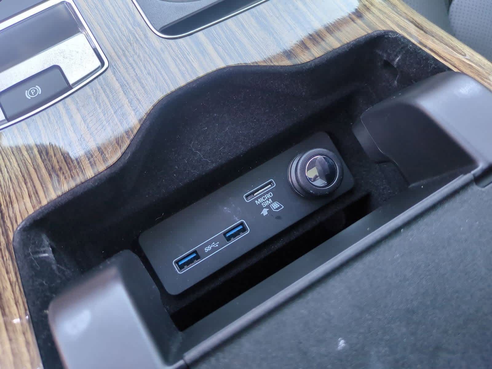 Thumbnail: 2019 Land Rover Range Rover - 32