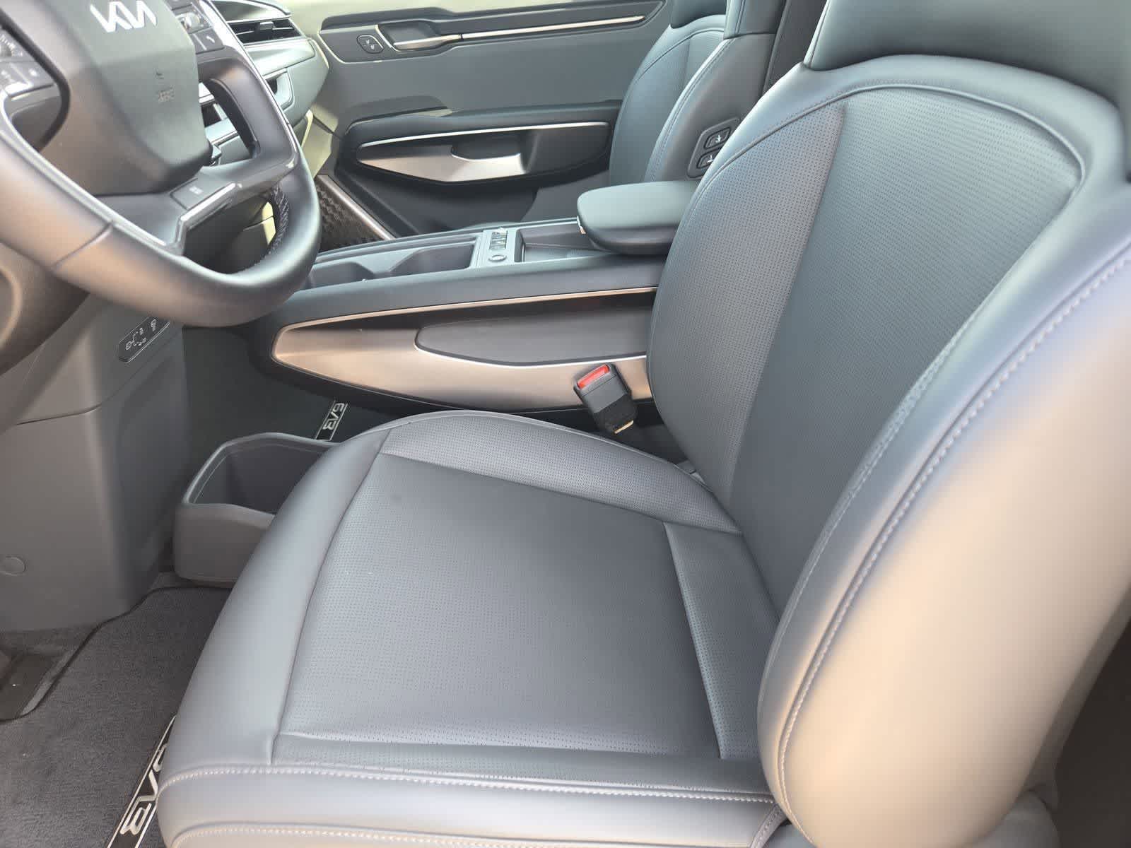 Thumbnail: 2024 Kia EV9 - 14