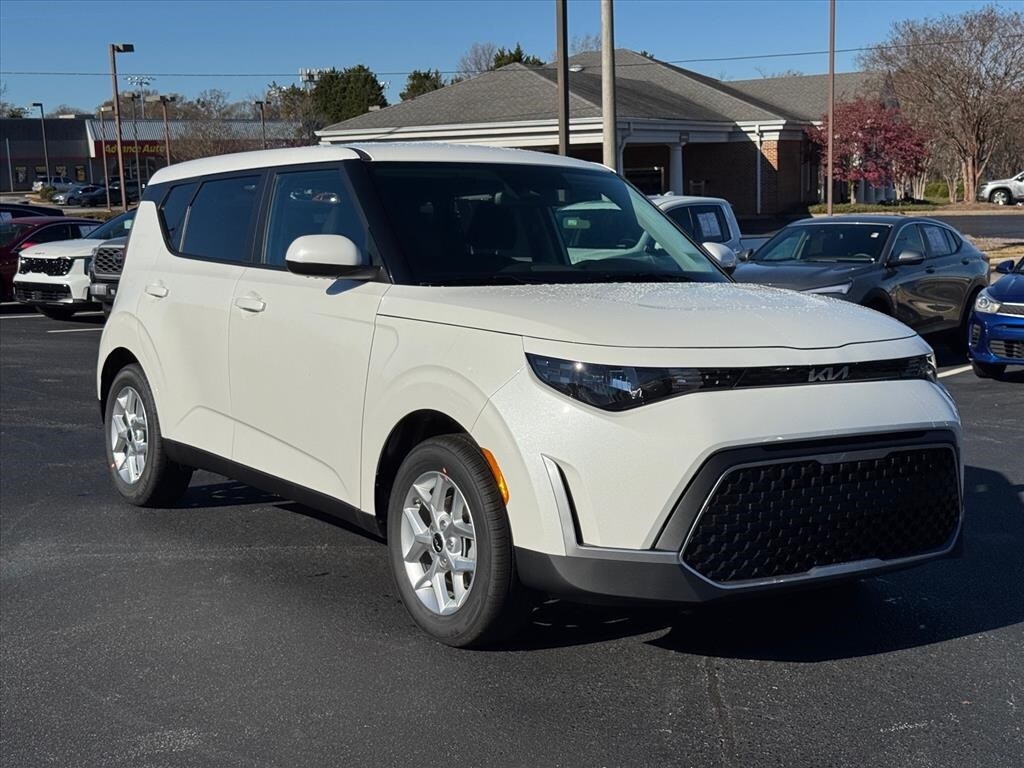 New 2025 Kia Soul LX Hatchback