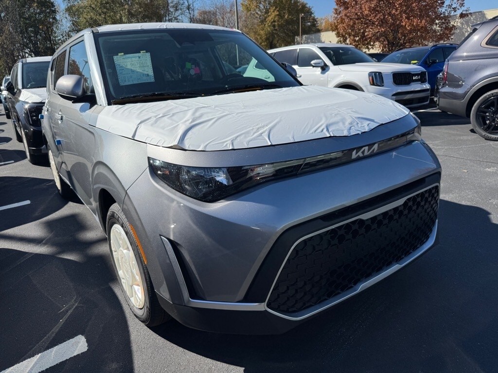 New 2025 Kia Soul LX Hatchback