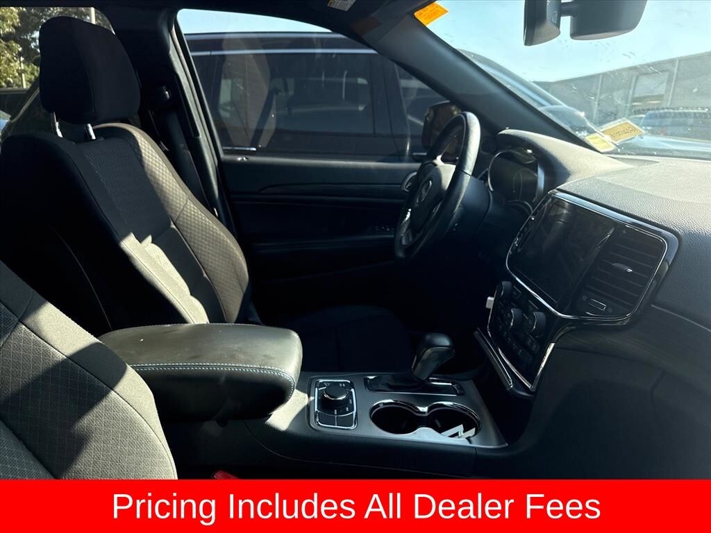 Used 2019 Jeep Grand Cherokee Laredo SUV